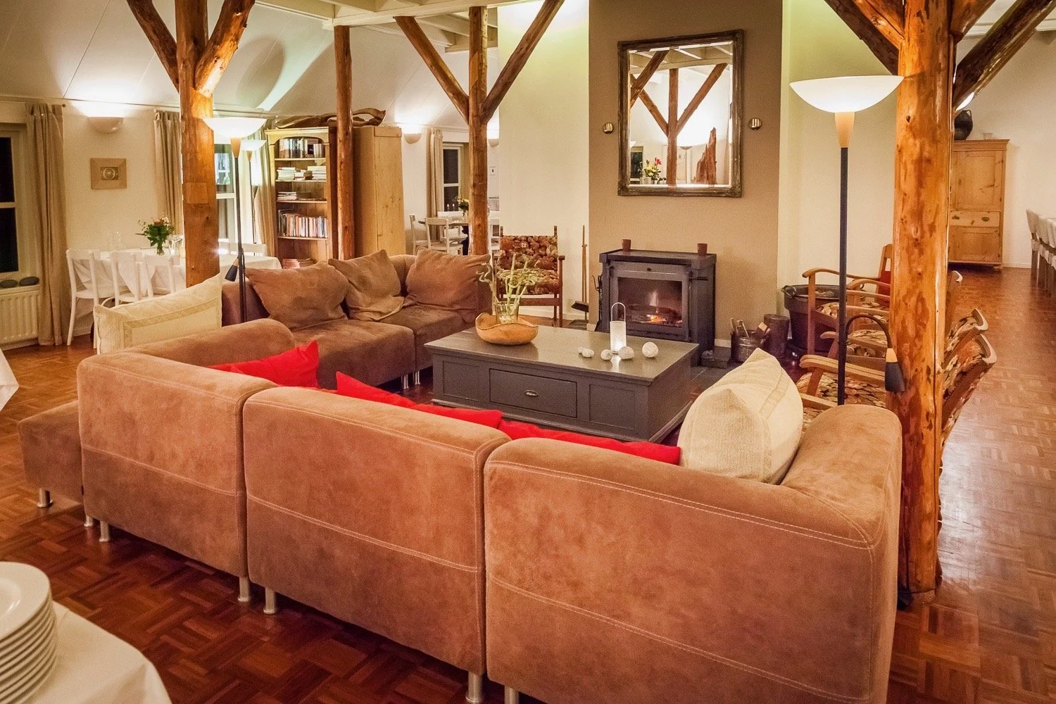8. Living room2.jpg