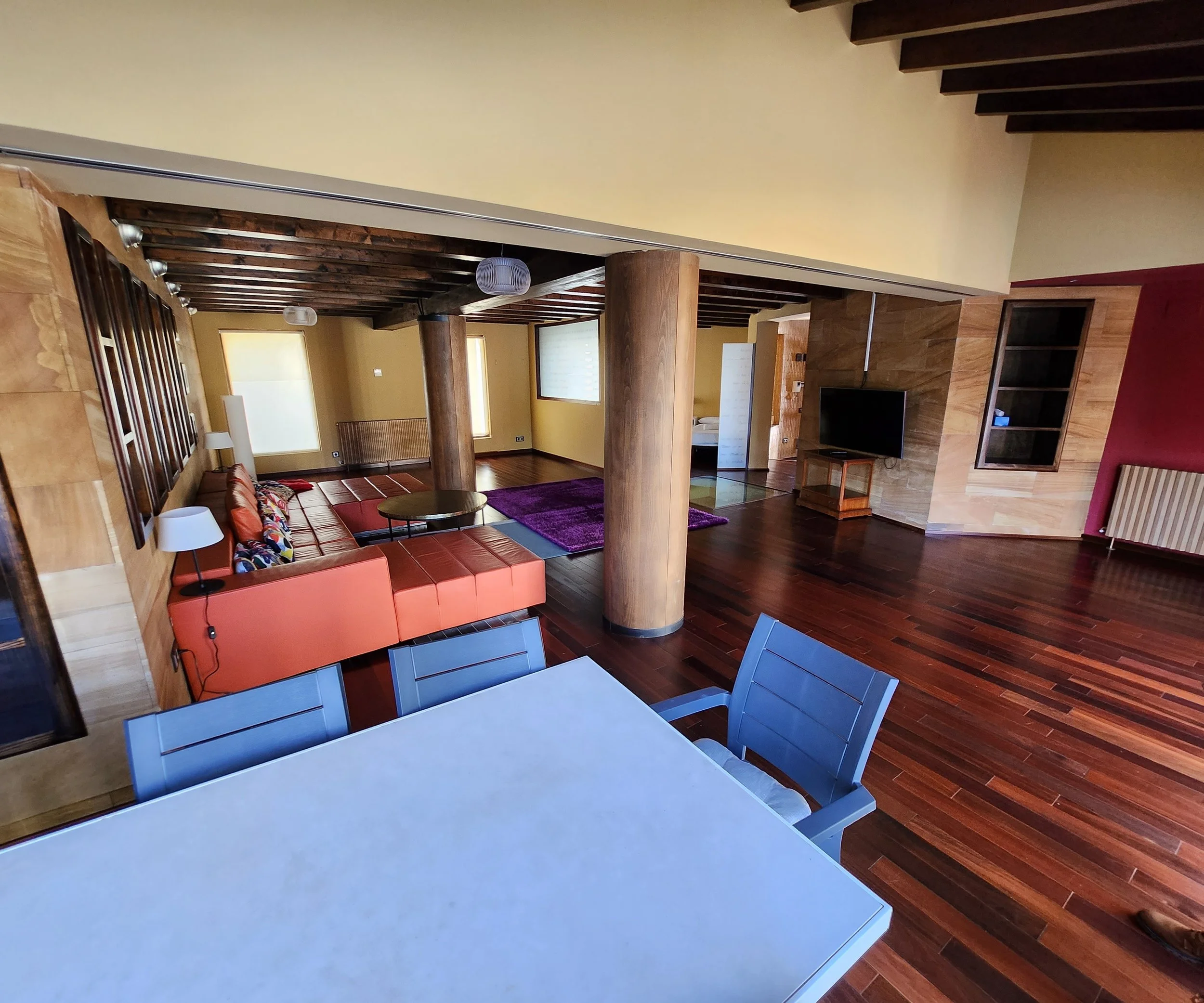 Dining room and table in villa valencia