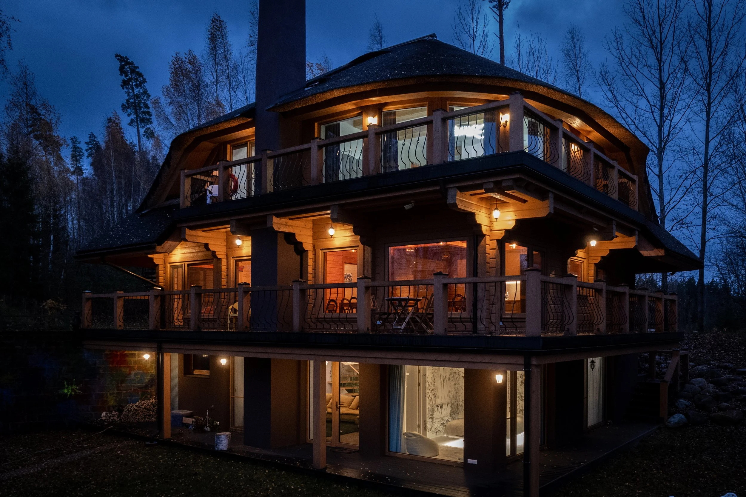 Lativa Retreat House At Night