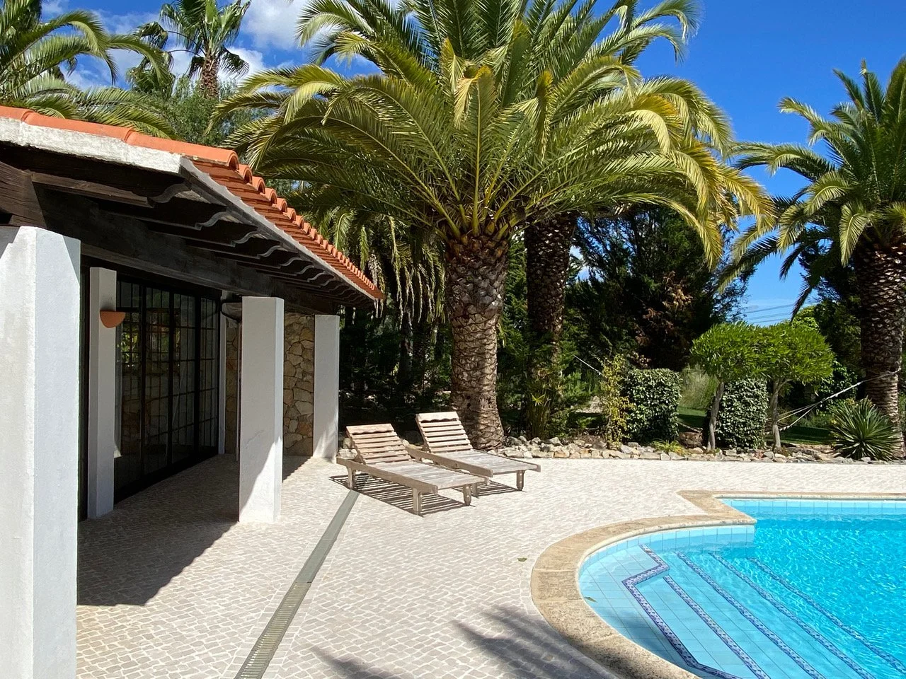 Yoga Studio and pool in Quinta Palm Tree Portugal