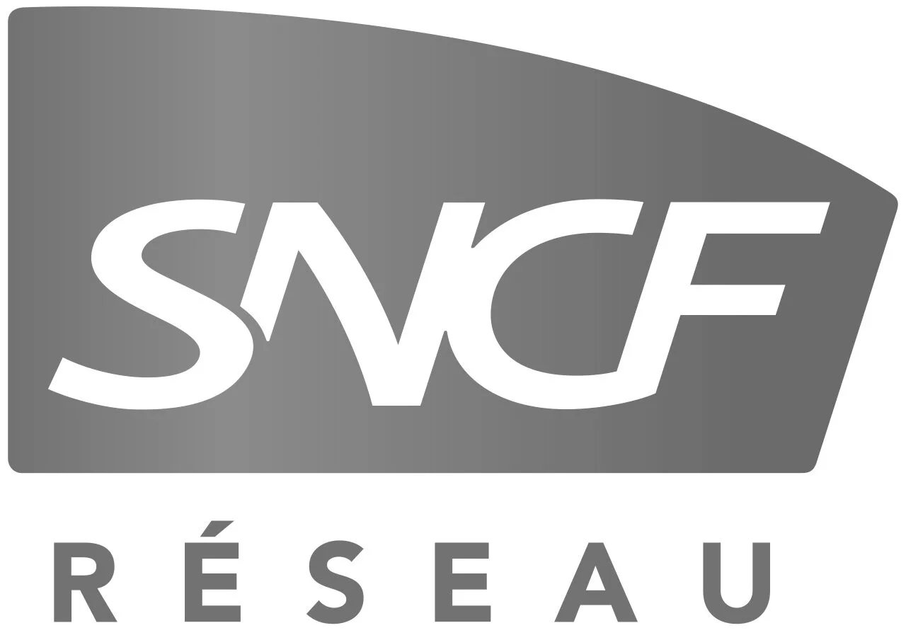 Logo de SNCF Réseau en gris avec texte stylisé.