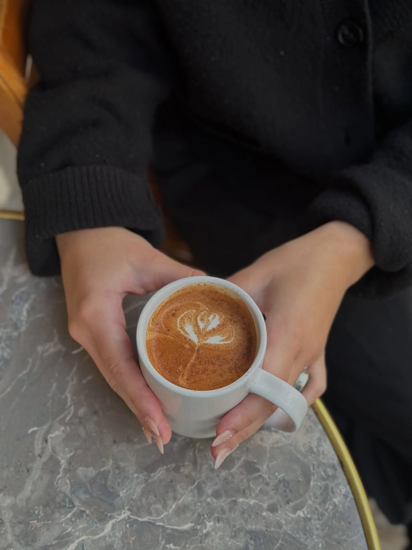 we have some newbies for our next lunch &amp; drinks monthly specials &gt;&gt; 🎃🧡
pumpkin spice latte / quesadillas with minced beef / vegan grilled veggie bowl / flora N.1 IPA 

all very exciting and so happy to have a new partner @flora.brussels 
