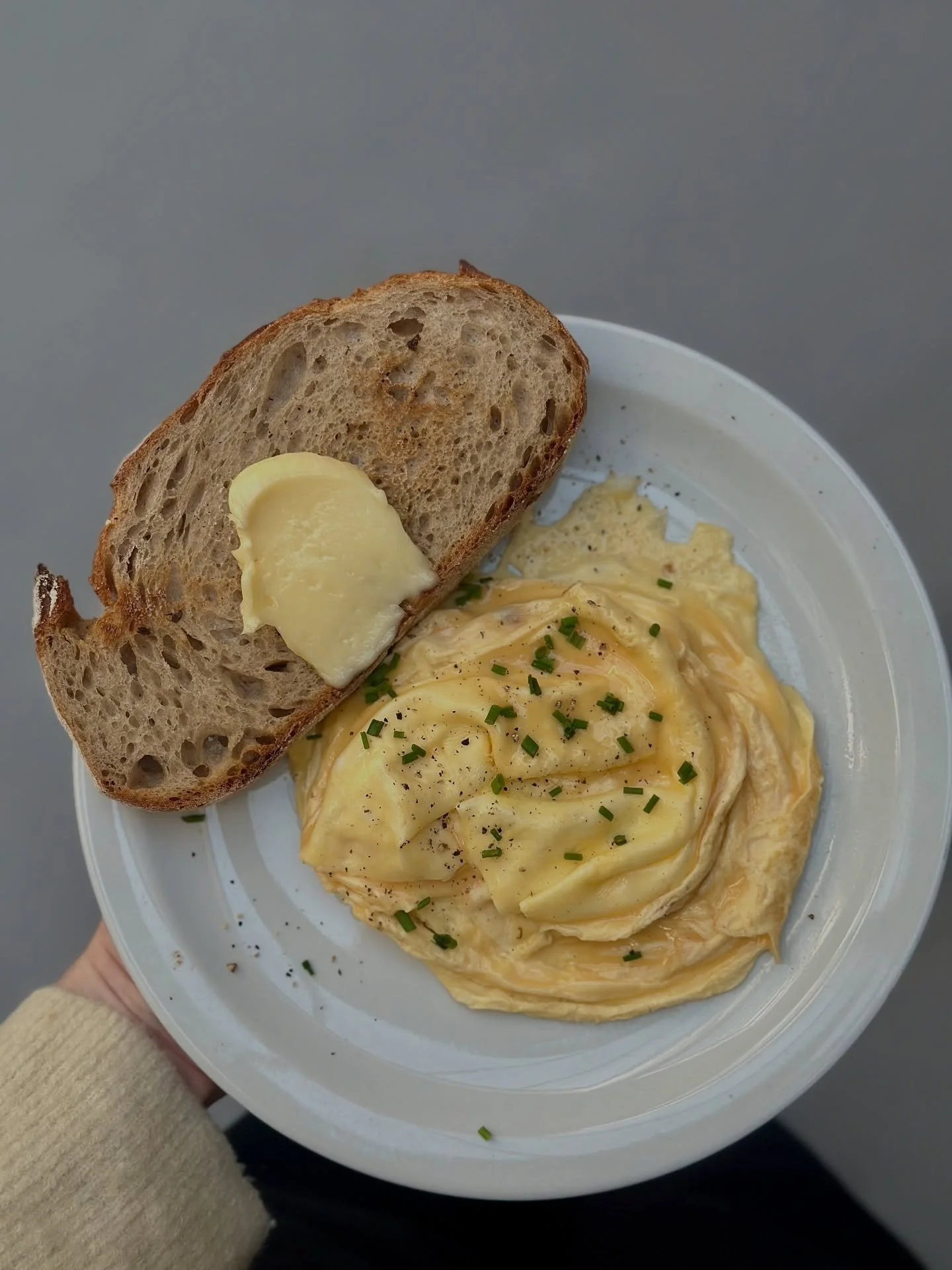 Fluffy mornings, dreamy bites. Pancakes, folded eggs, French toast &mdash; we&rsquo;ve got your breakfast cravings covered 💛

📍Chicago Brussels 
Rue de flandre 45
Kitchen 9-3pm (2:30 weekdays)
Coffee 9-4pm 
-

#brunchbrussels #brusselsbrunch #brunc