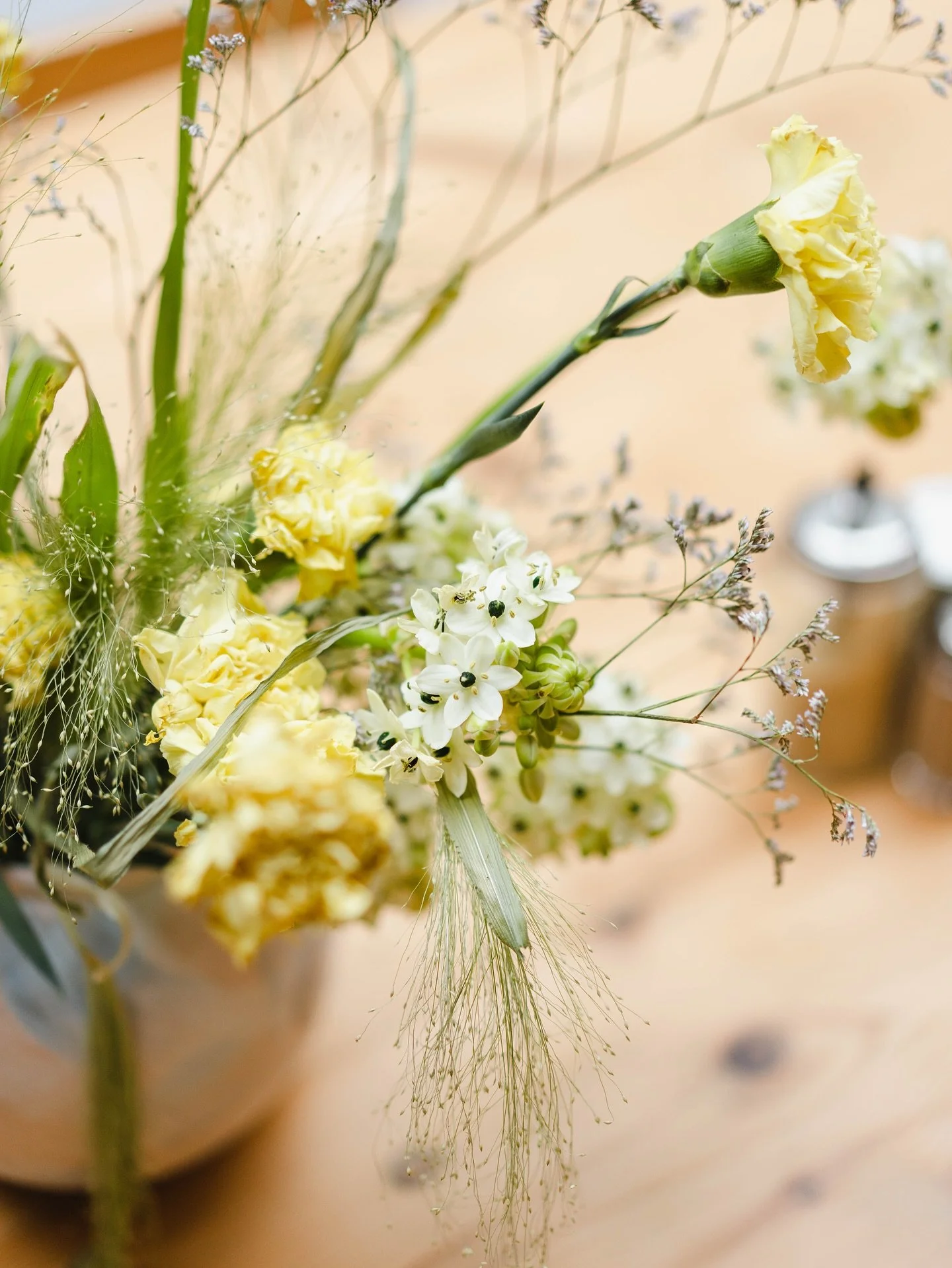 Autumn flowers, drinks and sun 🧡🍂

📍Chicago Brussels 
Rue de flandre 45
Kitchen 9-3pm (2:30 weekdays)
Coffee 9-4pm 
-

#brunchbrussels #brusselsbrunch #brunchbruxelles #bruxellesbrunch #alldaybreakfast #alldaybrunch&nbsp; #belgianfoodblogger #belg