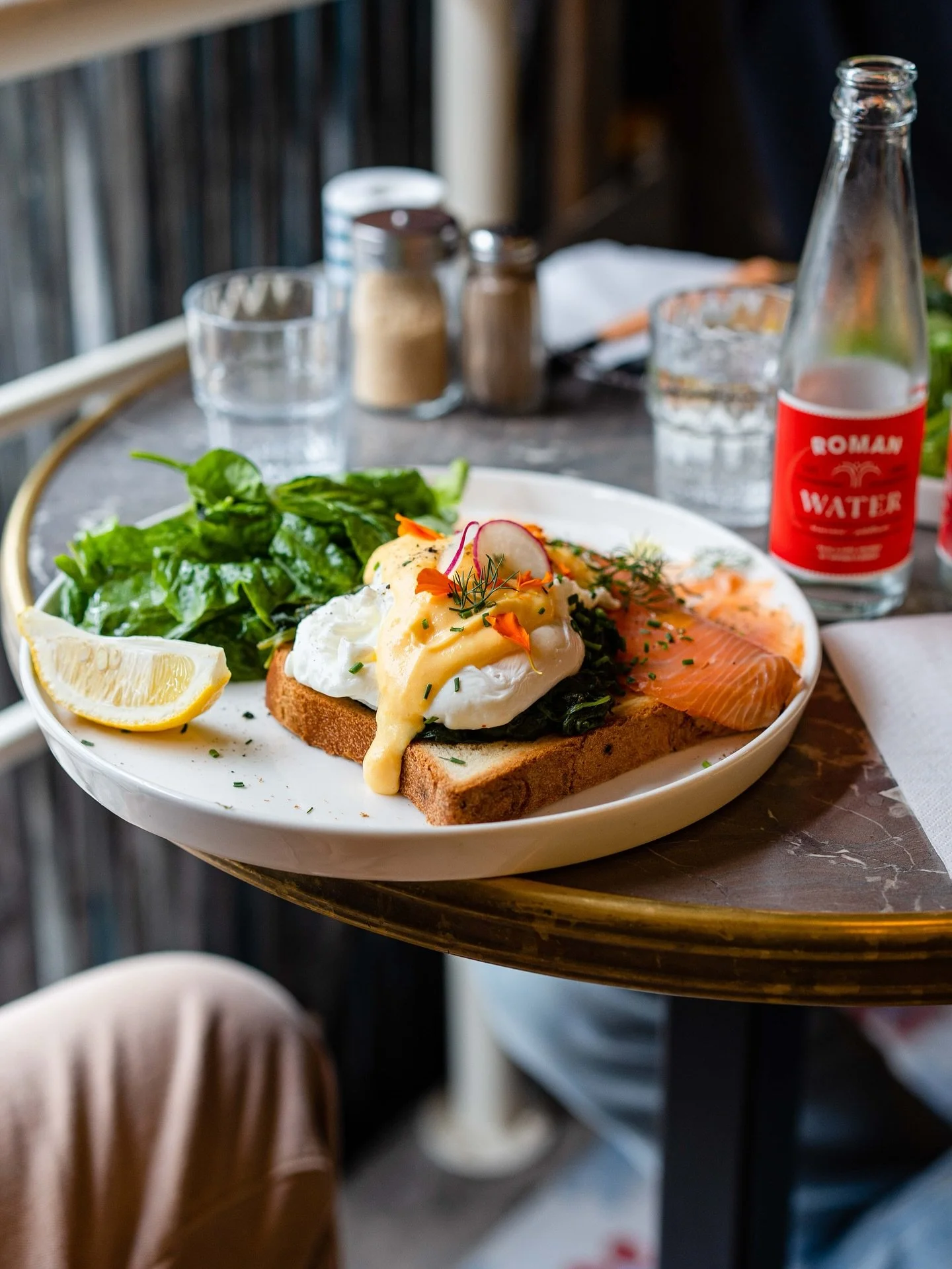 a little drop of sunshine, good food and mood 🌅 we are here 🫶🏼

📍Chicago Brussels 
Rue de flandre 45
Kitchen 9-3pm (2:30 weekdays)
Coffee 9-4pm 
-

#brunchbrussels #brusselsbrunch #brunchbruxelles #bruxellesbrunch #alldaybreakfast #alldaybrunch&n