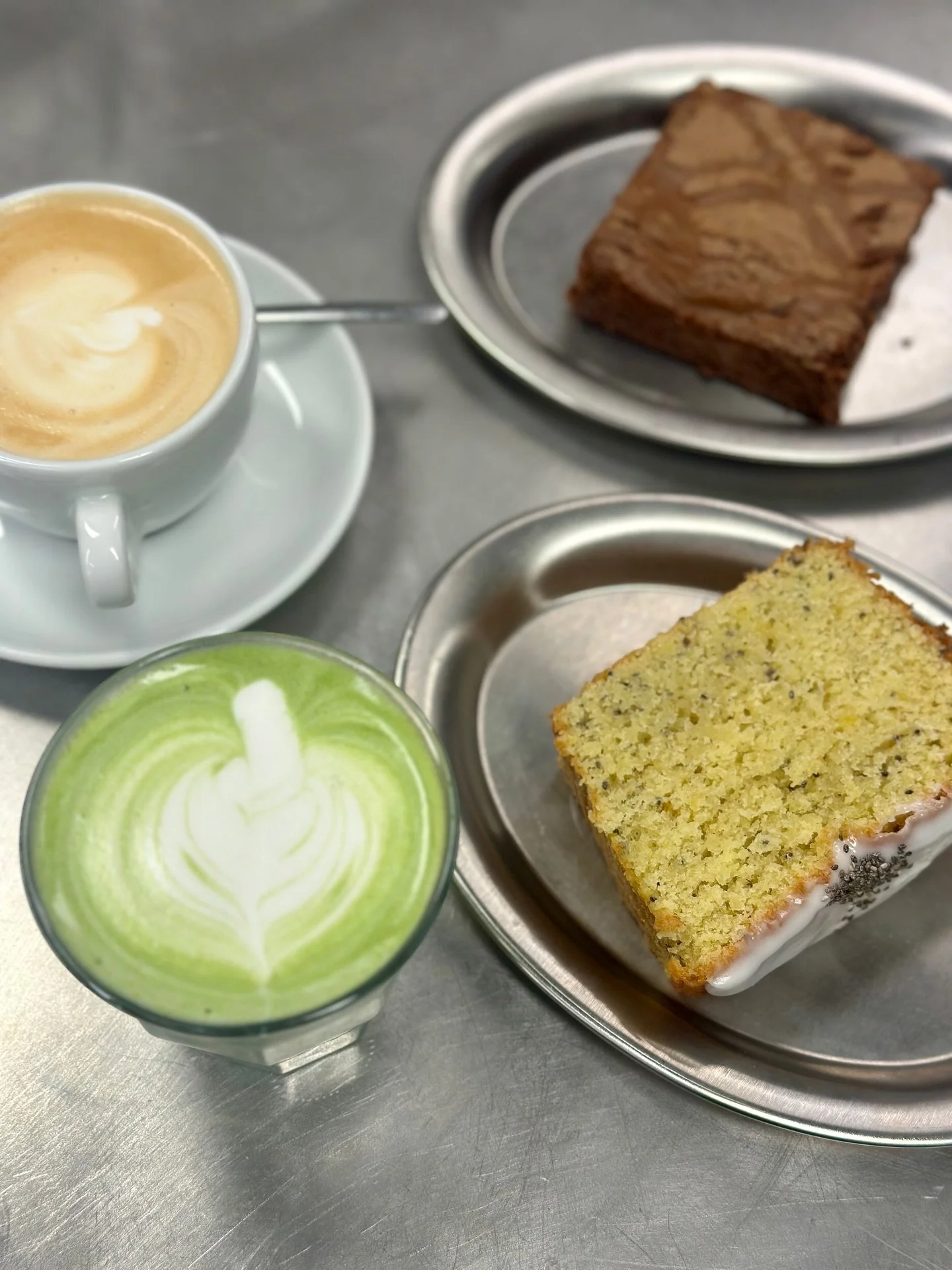 a couple of minutes to yourself? Make them count with a great coffee and a slice of homemade cake ☕️🍰

📍Chicago Brussels 
Rue de flandre 45
Kitchen 9-3pm (2:30 weekdays)
Coffee 9-4pm 
-

#brunchbrussels #brusselsbrunch #brunchbruxelles #bruxellesbr