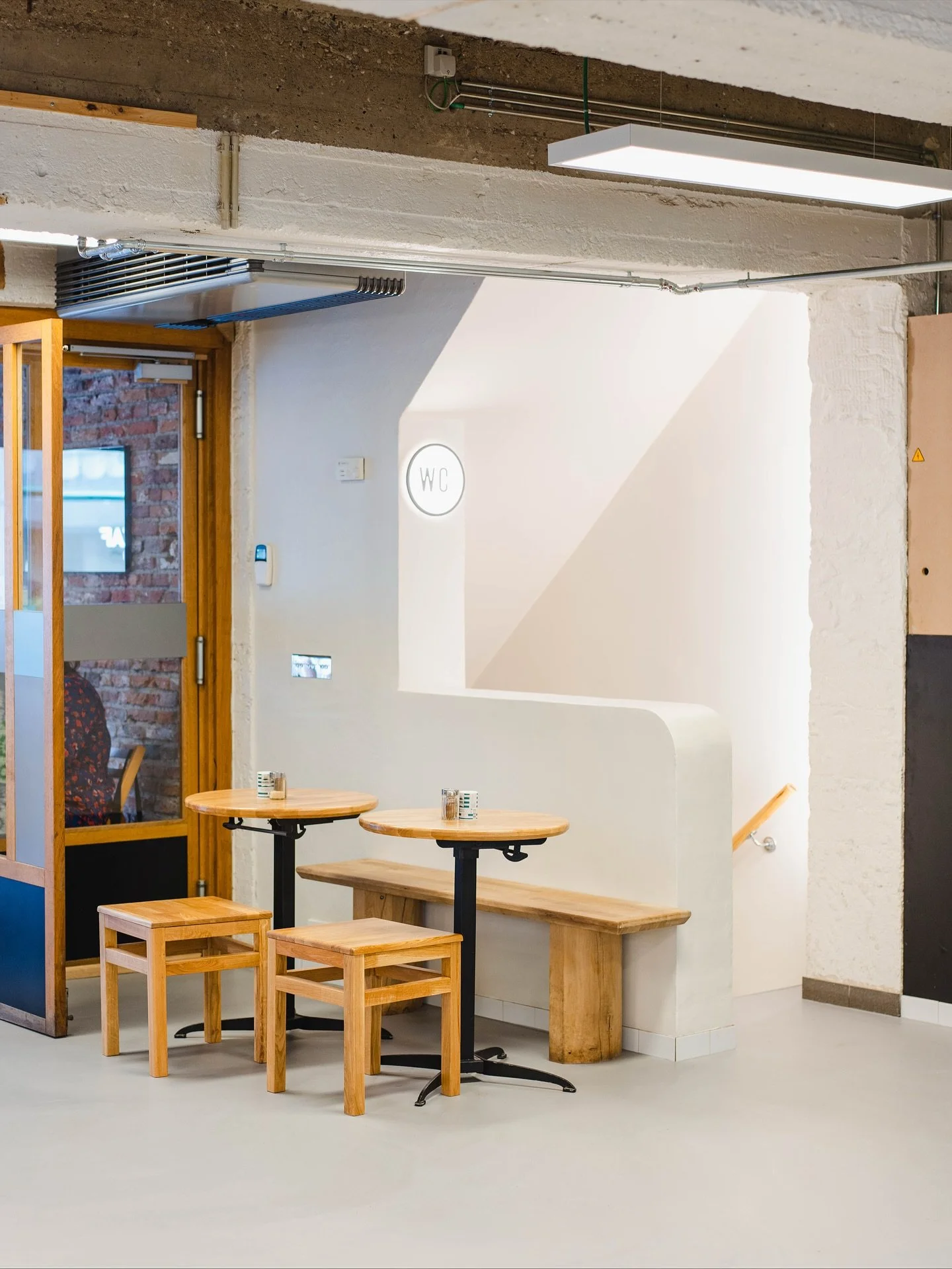 kicking it all weekend long &mdash; it&rsquo;s a long brunch weekend! 🥞
Saturday&ndash;Tuesday | 9AM&ndash;3PM
good food, good vibes &mdash; don&rsquo;t miss it! 💥

📍Chicago Brussels 
Rue de flandre 45
Kitchen 9-3pm (2:30 weekdays)
Coffee 9-4pm 
-