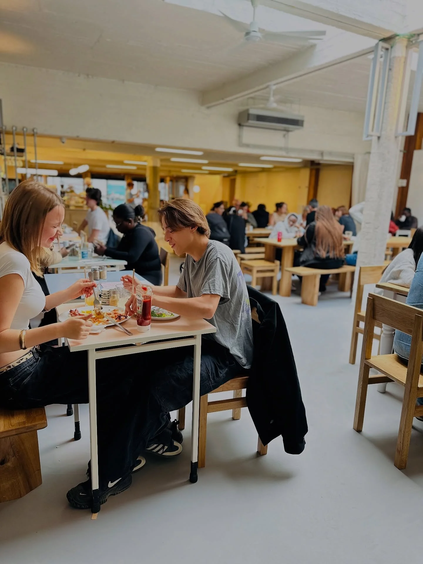 Come discover our newly renovated Brunch Shelter! ✨ bright colors, spacious seating, and nothing but good vibes.
Perfect for slow mornings, coffee catch-ups, and weekend indulgence.
Your new favorite brunch spot is waiting! 🥞🌈

📍Chicago Brussels 
