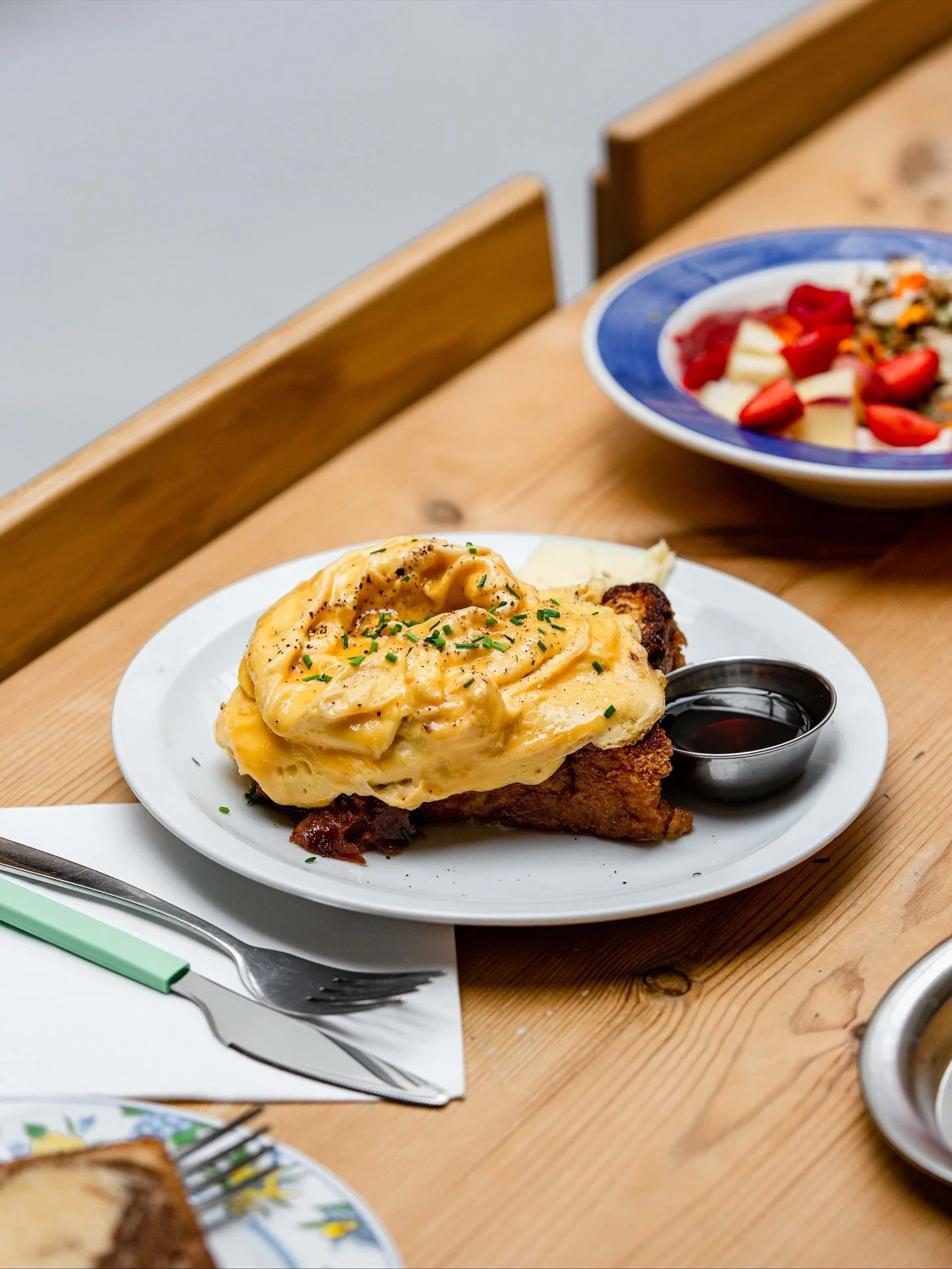 Light bite or full indulgence? Breakfast cravings covered 🍒🍳

📍Chicago Brussels 
Rue de flandre 45
Kitchen 9-3pm (2:30 weekdays)
Coffee 9-4pm 
-

#brunchbrussels #brusselsbrunch #brunchbruxelles #bruxellesbrunch #alldaybreakfast #alldaybrunch&nbsp