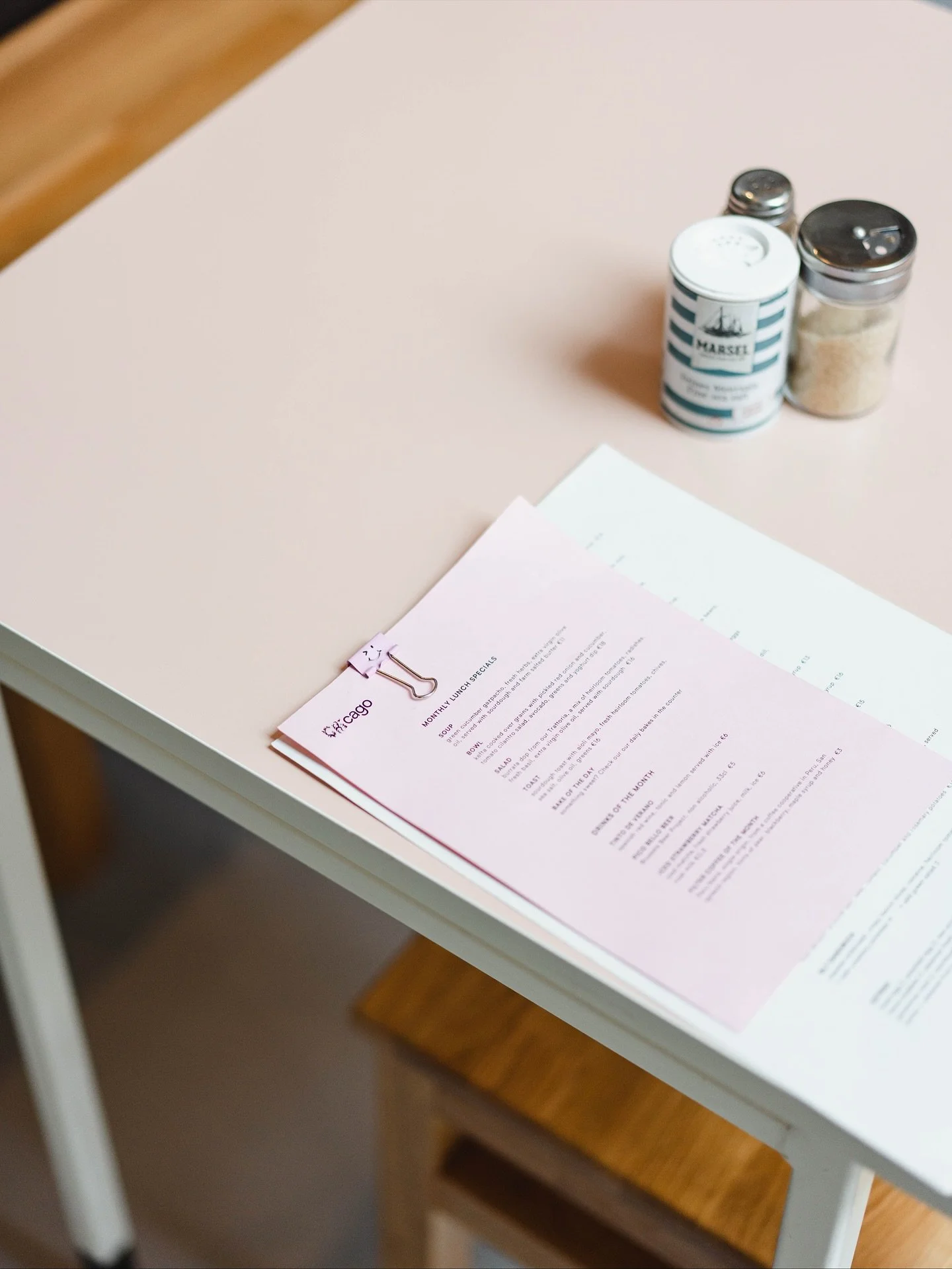 Fresh, seasonal, and made with love✨
Check out our daily lunch plates and homemade cakes &mdash; crafted every morning with the best produce of the season 🍽️🍰

📍Chicago Brussels 
Rue de flandre 45
Kitchen 9-3pm (2:30 weekdays)
Coffee 9-4pm 
-

#br