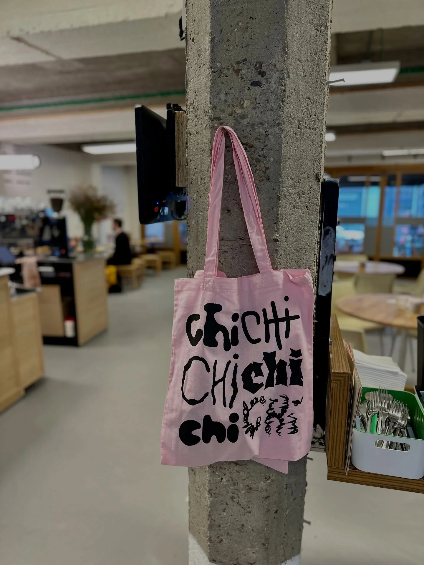 Perfect for a friend, a colleague, or simply for you &mdash; explore our little merch collection! 🧢👕👚

📍Chicago Brussels 
Rue de flandre 45
Kitchen 9-3pm (2:30 weekdays)
Coffee 9-4pm 
-

#brunchbrussels #brusselsbrunch #brunchbruxelles #bruxelles