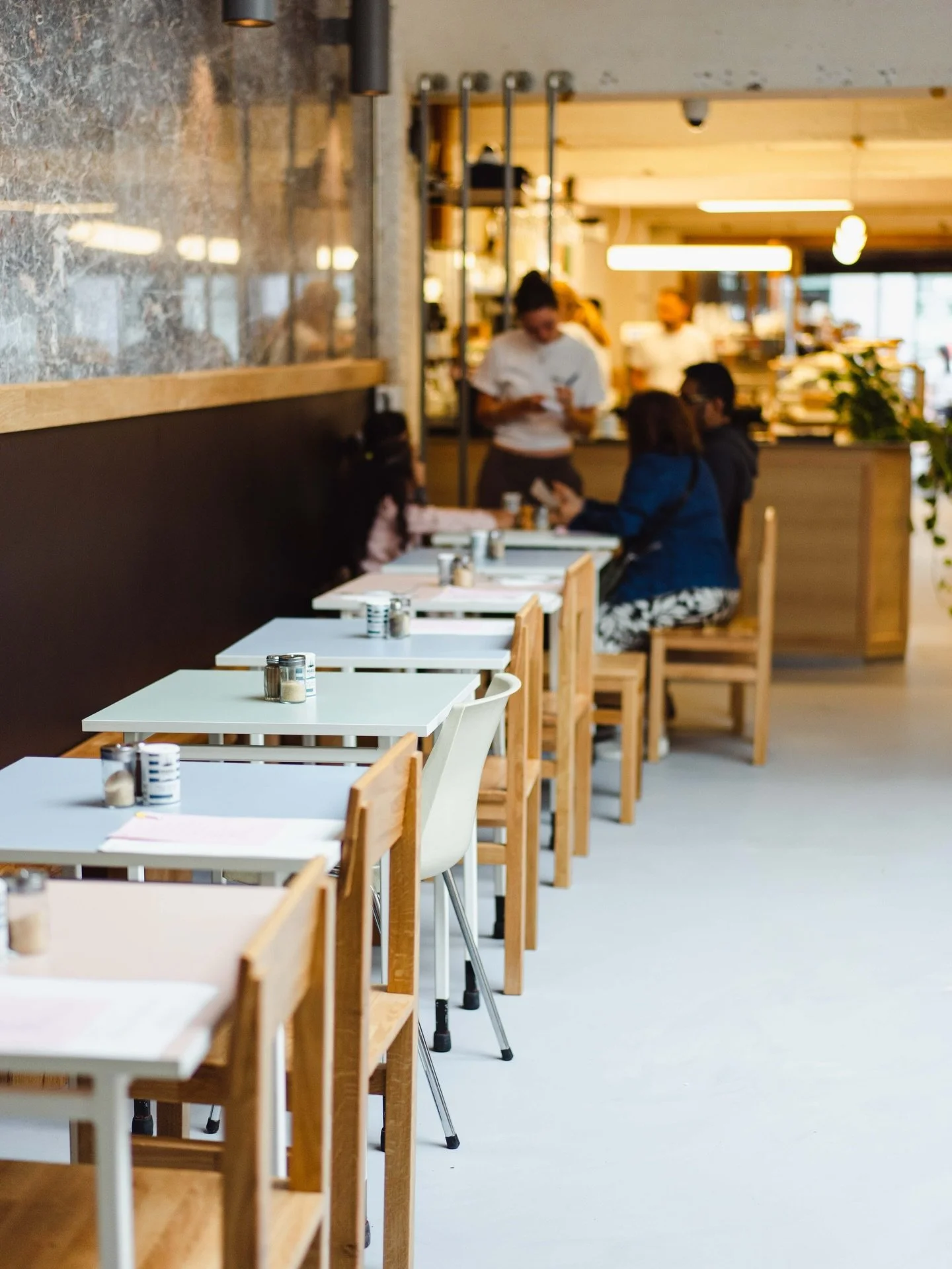 Our new lunches are here! Grilled cheese sandwich, cheesy quesadillas, comforting couscous with winter veggies. Did we already mention december is going to be super cozy here?🧀🫕

📍Chicago Brussels 
Rue de flandre 45
Kitchen 9-3pm (2:30 weekdays)
C