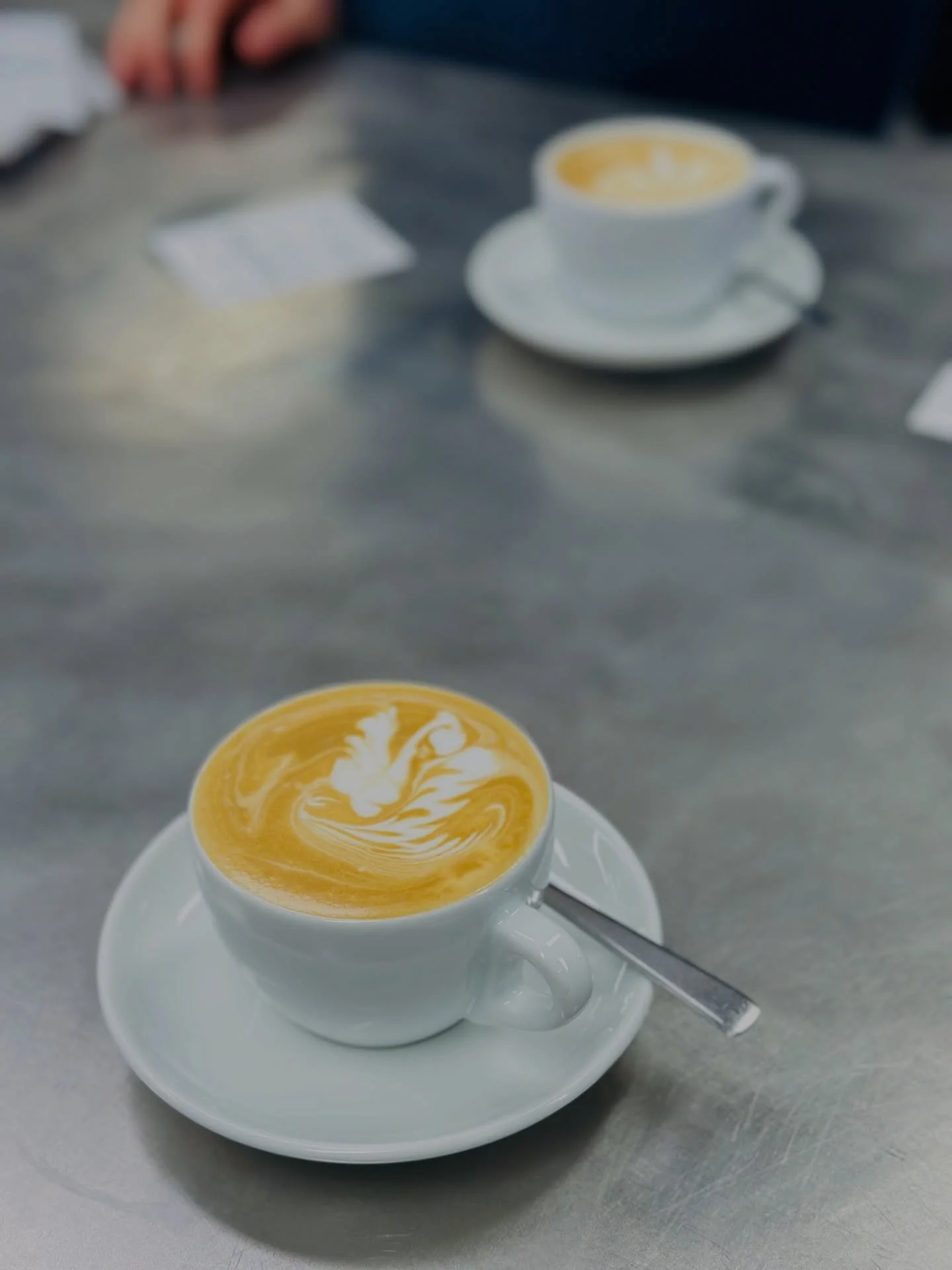 Snow flakes, warm coffee and some chicago magic, we are here ❄️🩵

📍Chicago Brussels 
Rue de flandre 45
Kitchen 9-3pm (2:30 weekdays)
Coffee 9-4pm 
-

#brunchbrussels #brusselsbrunch #brunchbruxelles