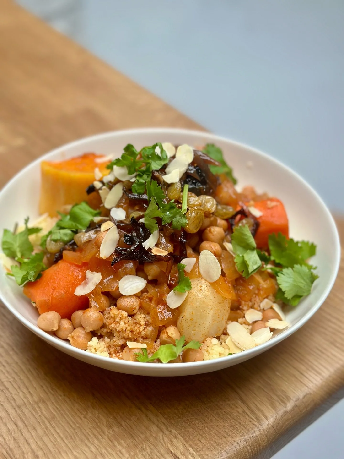 Colder days ask for hearty comfort food 🧡🥘
Chef&rsquo;s winter veggie couscous with toasted almonds, caramelized onions and house roasted vegetables is all you need 🎃