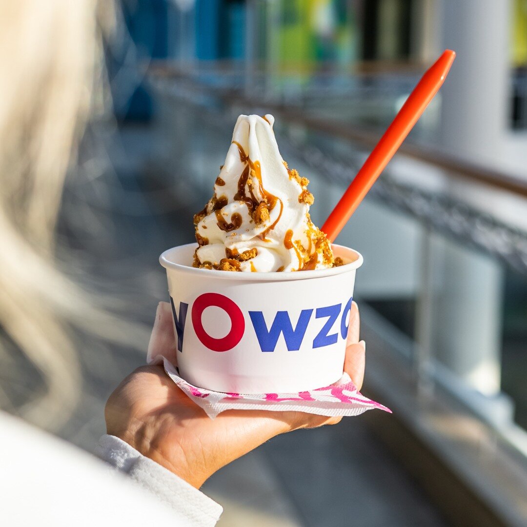 Now THAT is a tub of froyo! 😎❤️🍦

Find us in the upper yellow mall @metrocentre

You can also order online @ubereats_uk @justeatuk @deliveroo

#frozenyogurt #hazelnut #kinderbueno #desserts #dessertstagram #nefood #food #tasty #froyo #icecream #mil