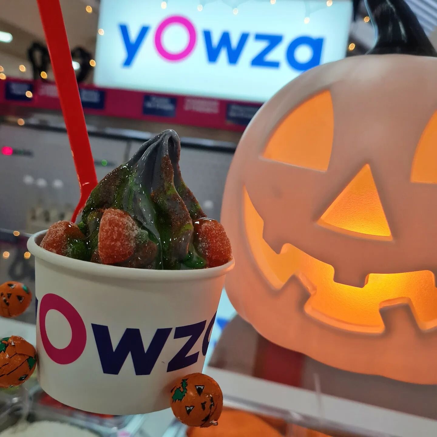 Ice Cream lovers beware...you're in for a scare 🎃 🍦

Spooky Black Vanilla Ice Screammm available this Halloween!

Find us in the upper yellow mall @metrocentre

You can also order online @ubereats_uk @justeatuk @deliveroo

#frozenyogurt #chocolate 