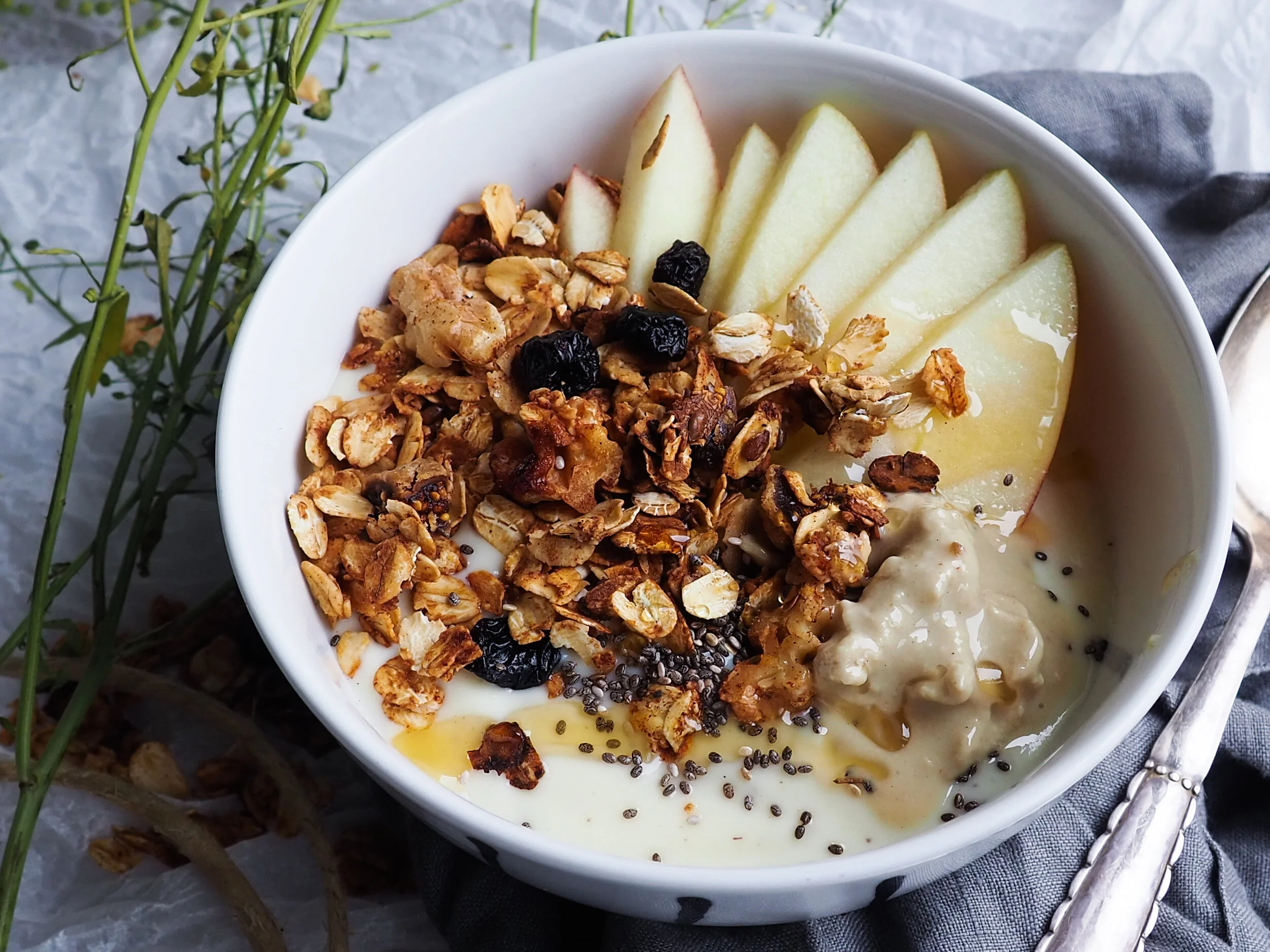 Crunchy Granola Gluten Free, Vegan and Sugar Free — 100 Kitchen Stories