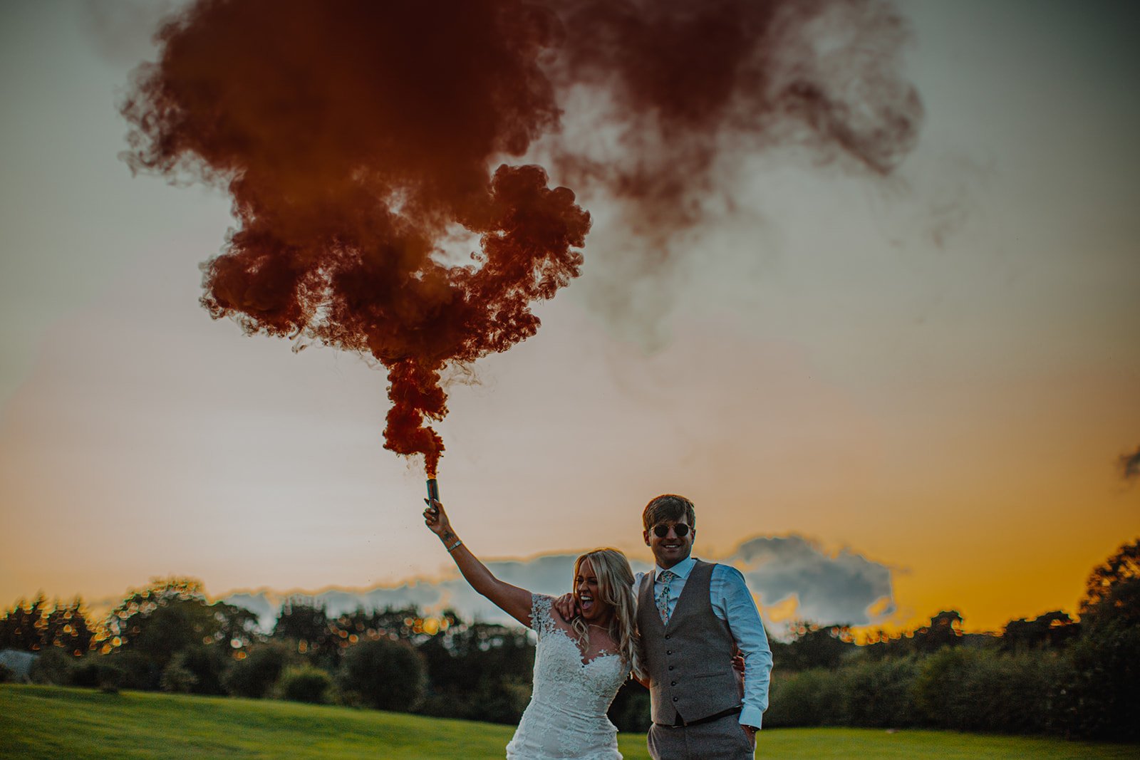 Smoke Bomb Wedding Photography - Everything you need to know! — ALT WEDDING  CO