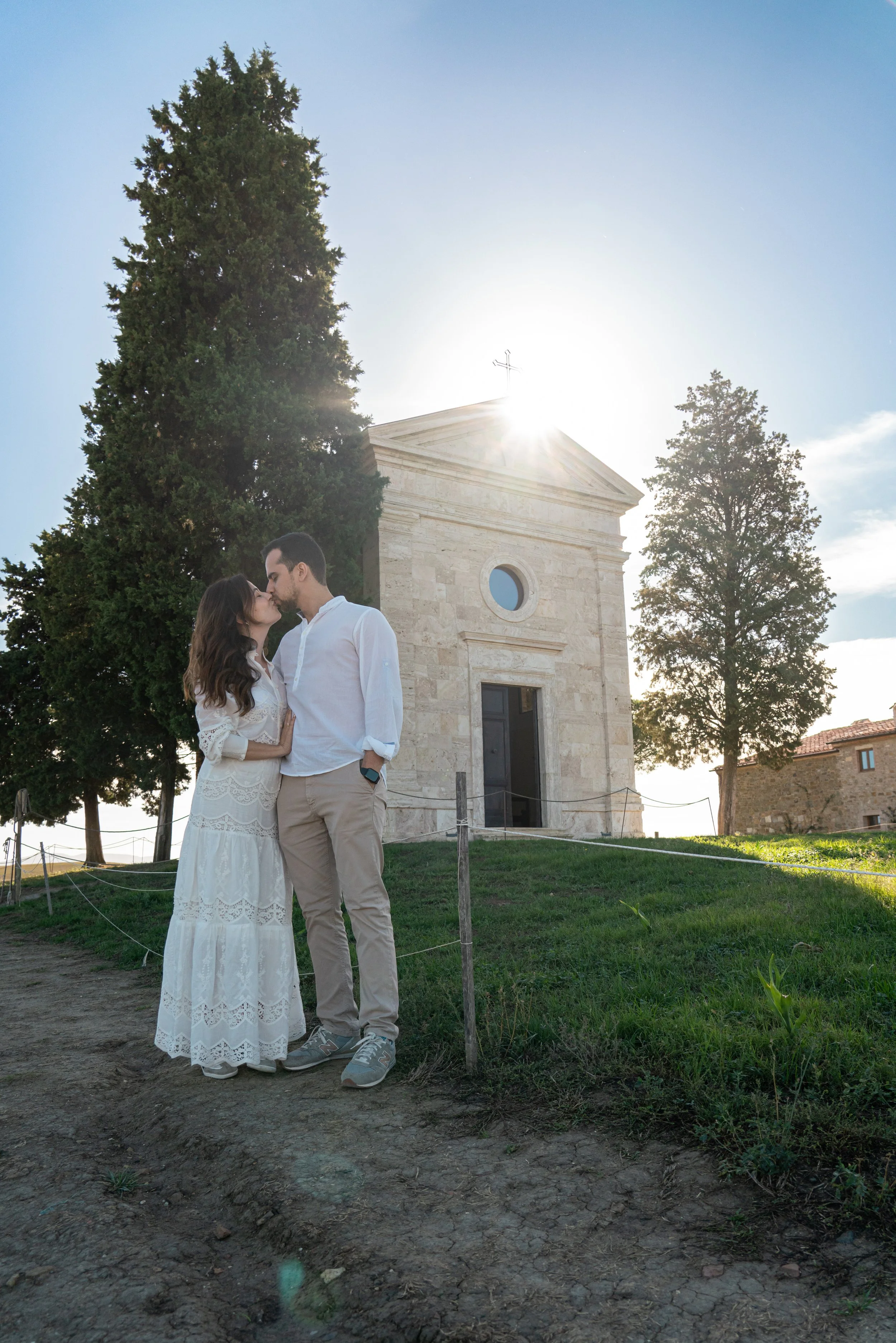 Romantic couple in Tuscany Cappella di Vitaleta