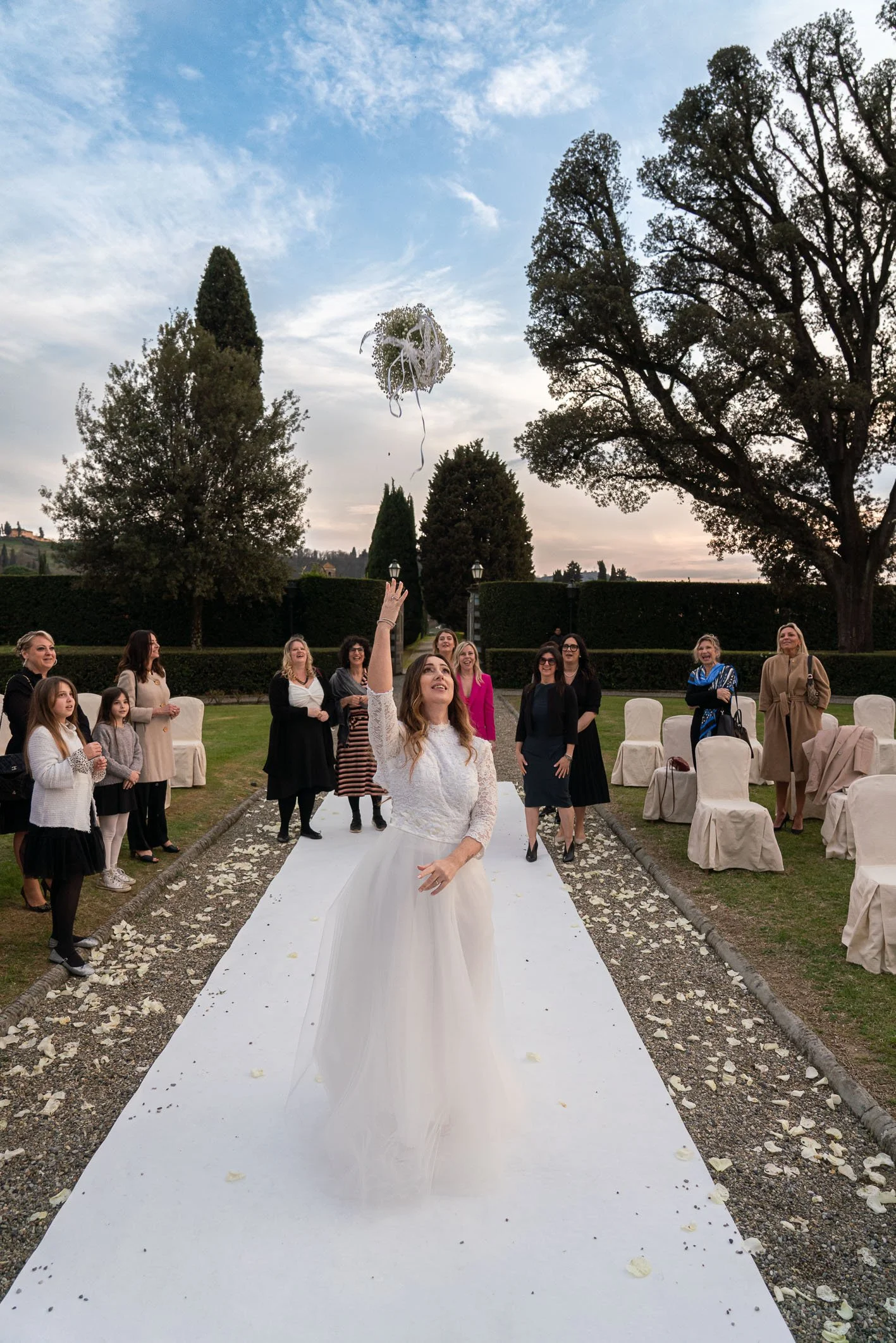 sposa lancio bouquet wedding matrimonio italy tuscany