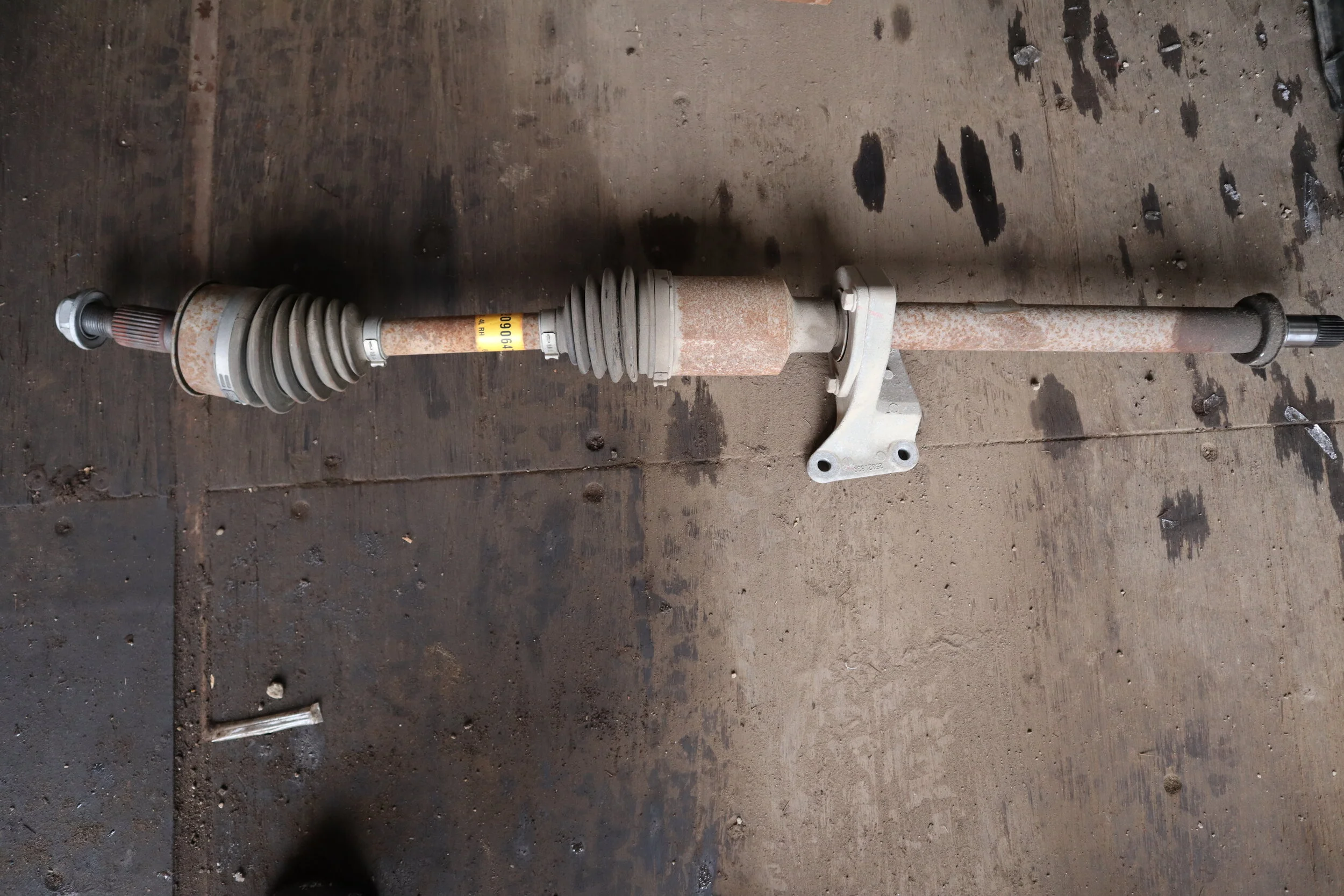 10-17 Equinox/Terrain RF drive axle and center shaft 4 cylinder FWD