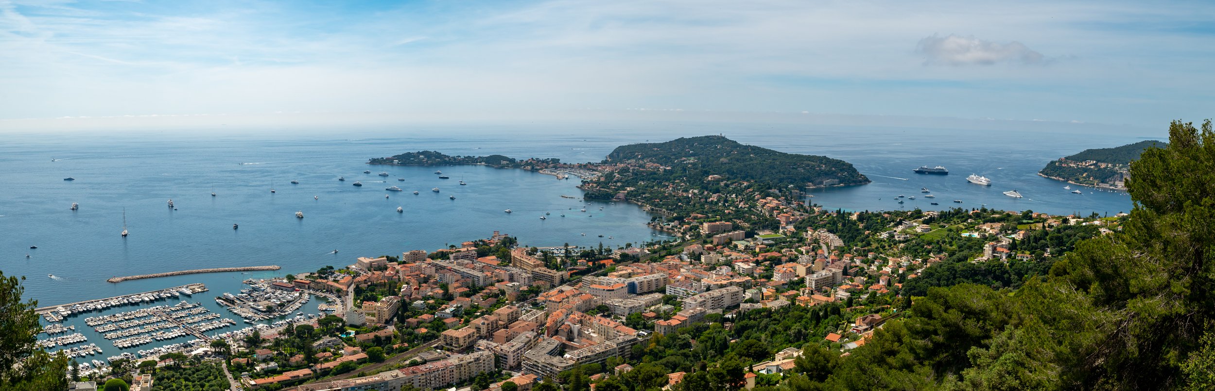 A mesmerising afternoon drive along the coastal road, Grand Corniche. Looking down at Saint-Jean-Cap-Ferret.