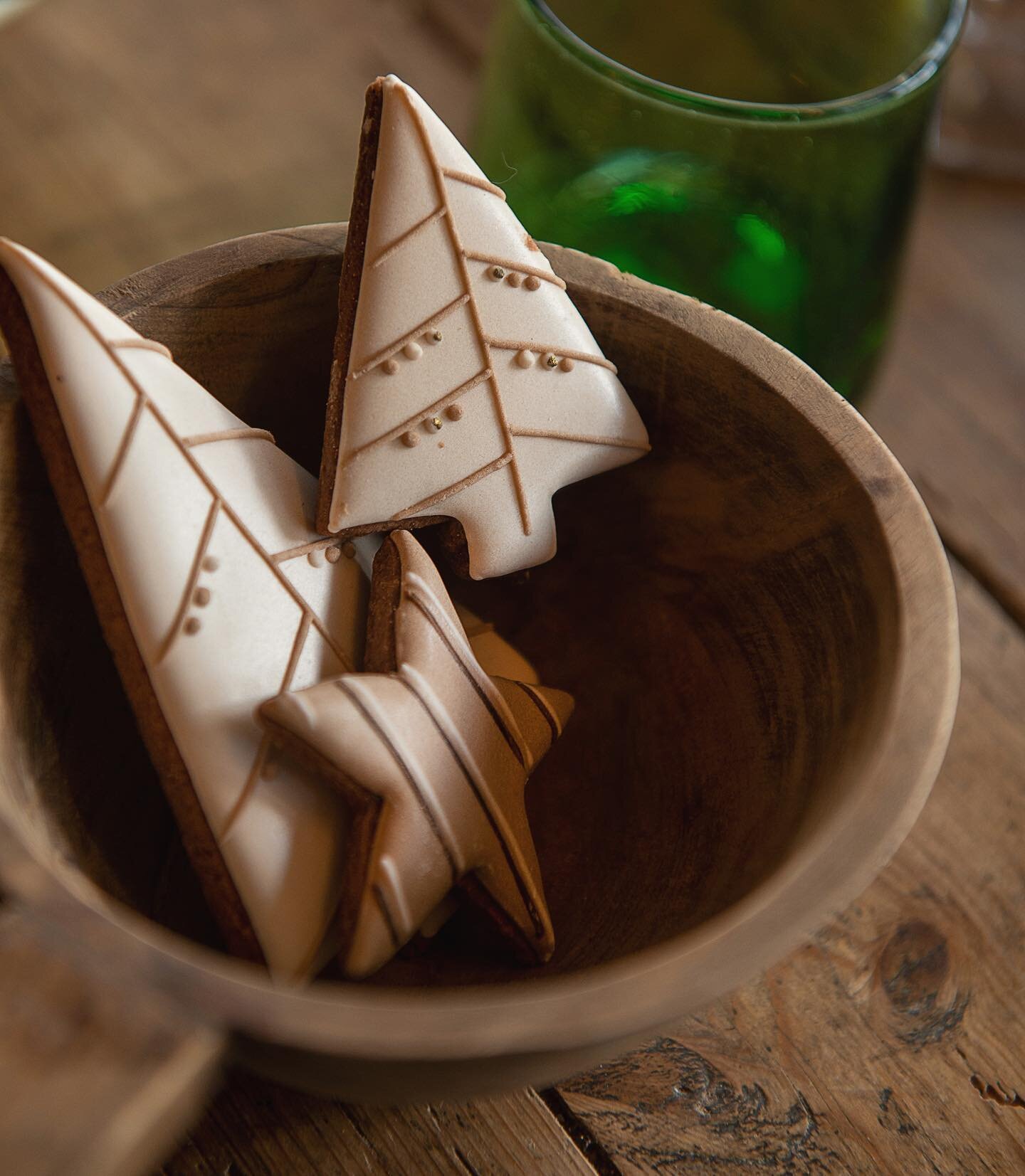 Add a touch of Christmas 🤶🏻 

Find these delicious Xmas hand made biscuits at @brodwolfbakery in Church Road Hove, at @loaft.uk and @maisongouterbrighton ✨