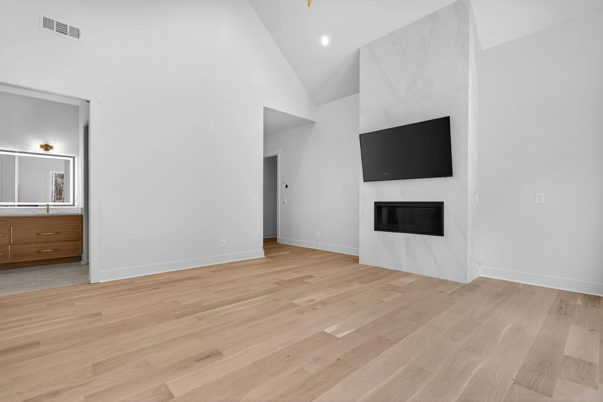 1080 Clearwater Dr-2-15.jpg