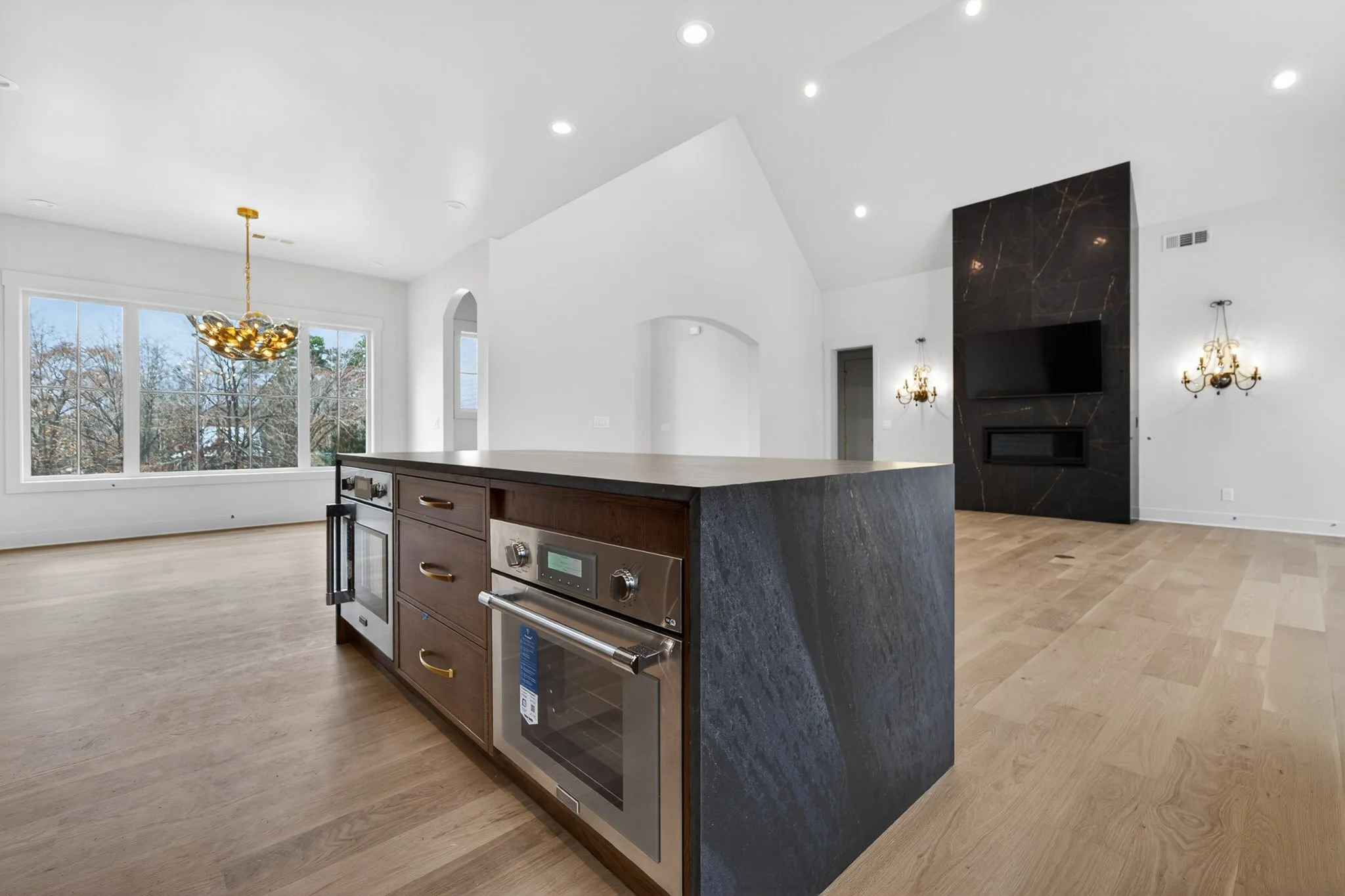 1080 Clearwater Dr-2-6.jpg