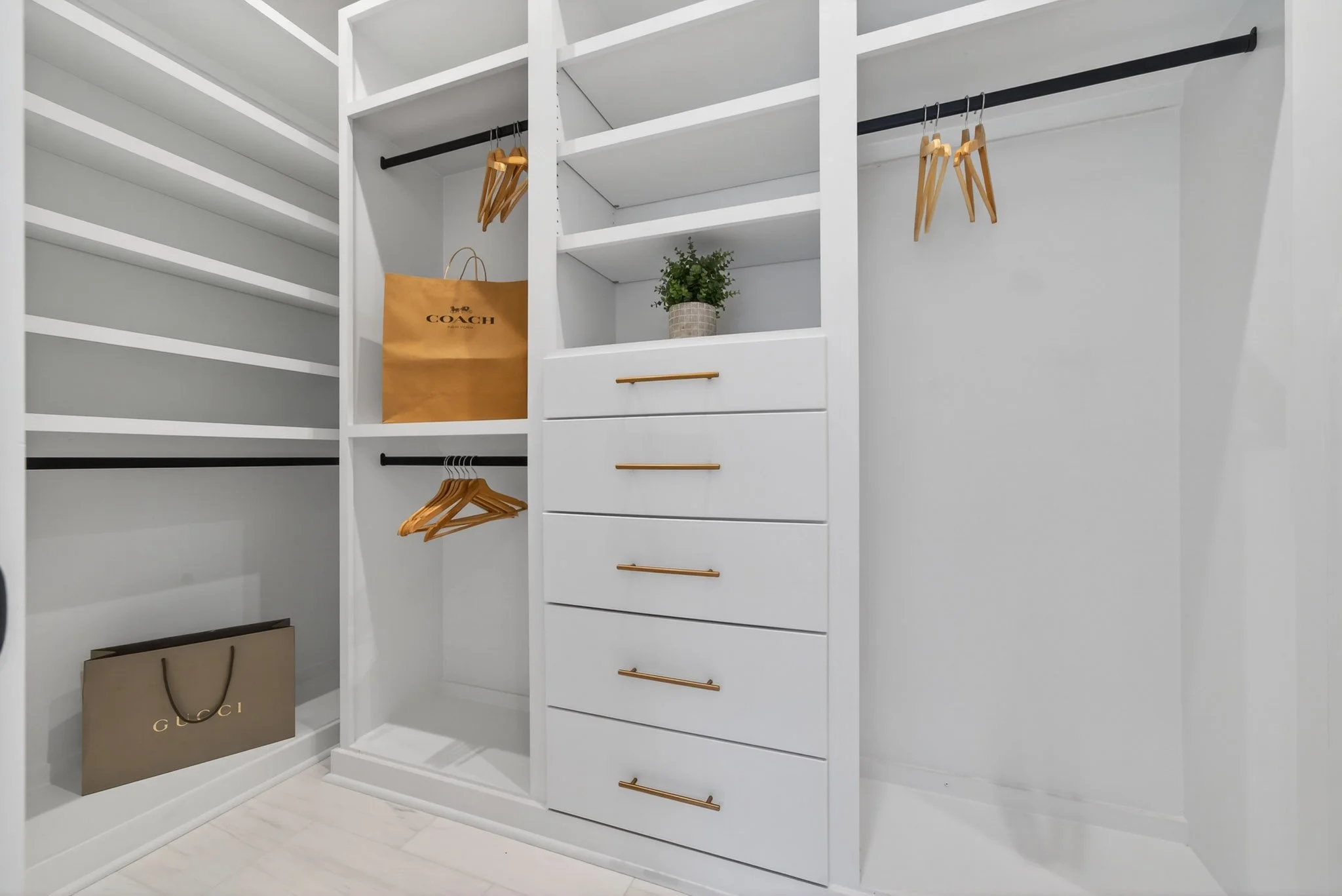 2020 Clearwater Dr-04432.jpg