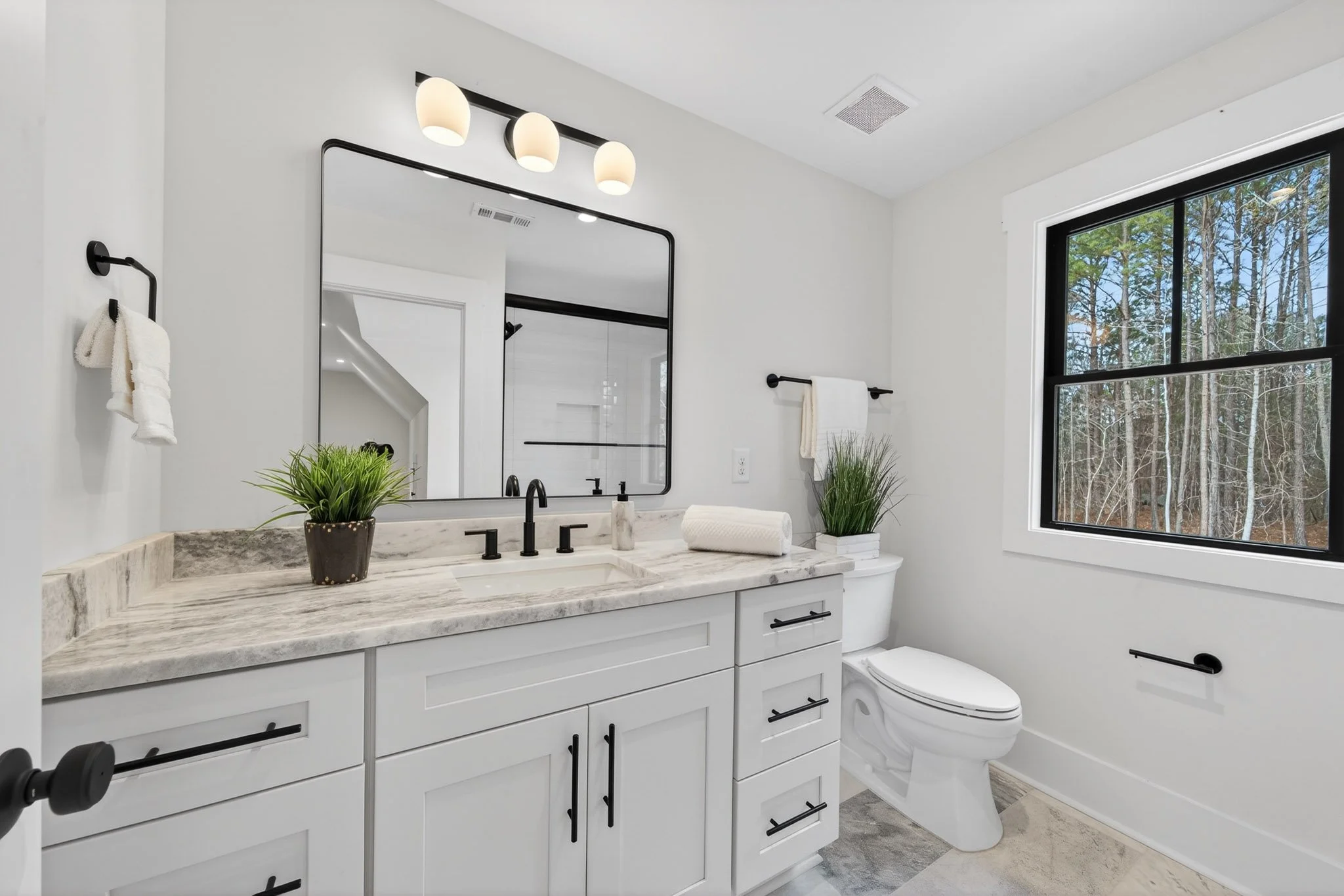 2020 Clearwater Dr-04472.jpg