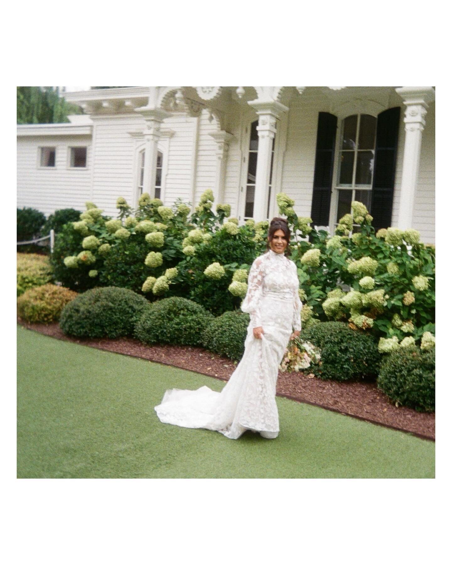 @thedaniellelocklear at @merrimonwynne on film 🎞️

@brideofthepines 
@thechelsearegan 
@thistleandmoonnc 

#raleighweddingphotographer #merrimonwynne #raleighweddingvenue #northcarolinaartist #charlotteweddingphotographer #weddingphotography #filmph