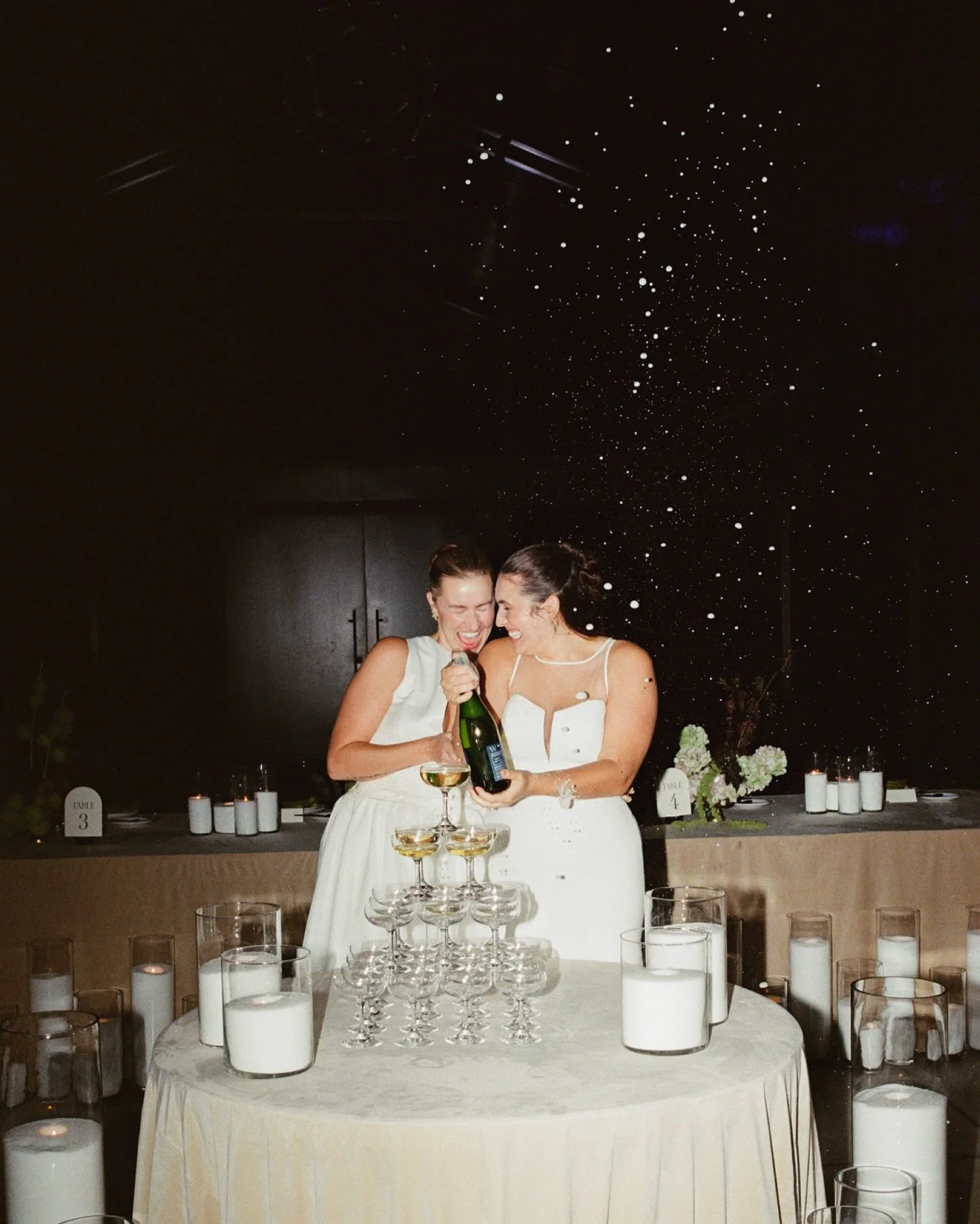 @adorncollectiveworkshops with @rach.anaye &amp; @rachaelwithanaye on film 

Vendors: 
Host: @adorncollectiveworkshops
Design: @taylorhackettjohnson
Flowers: @jadefloralco
Beauty: @blissfulmuse.co 
Gown Store: @thornburybrides 
Venue: @theskyroomnc
R