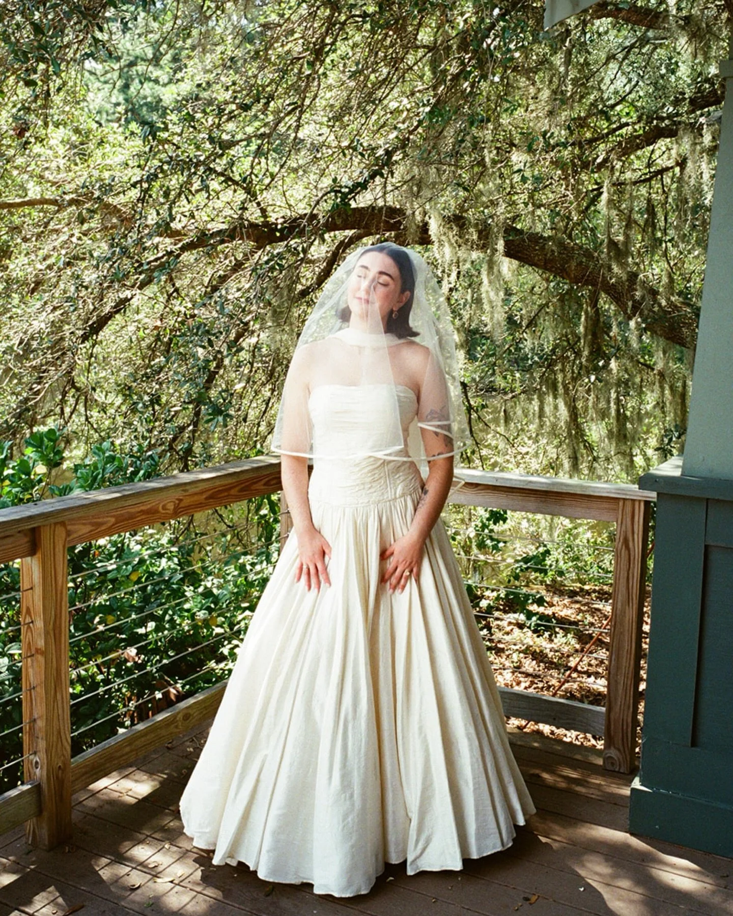 A shift I&rsquo;ve loved seeing in wedding fashion, vintage inspired gowns

Three I&rsquo;ve seen lately: 

Alex&rsquo;s vintage inspired gown from @noabrides ,with incredible bodice detailing and a fluffy lace underskirt 

Lauren&rsquo;s all lace, l