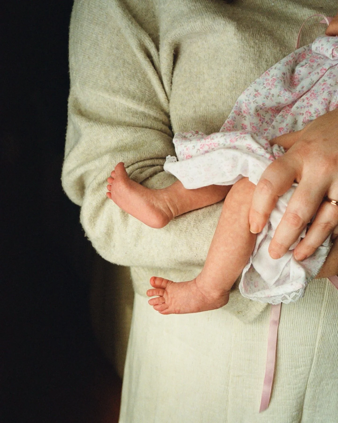 Having a child has changed me down to my bones and made me appreciate the beauty of photographing families in all their forms

 It has been a privilege to get to document so many this past year in their homes

___________________________
Film photogr