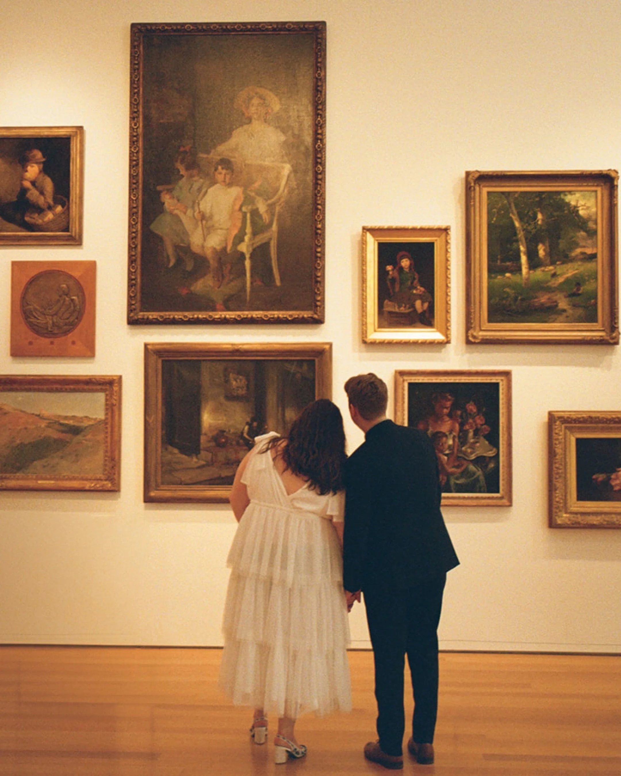 @ma.gg13 &amp; Sam at the NC Museum of Art

____________________________
#northcarolinaweddingphotographer #raleighfilmphotographer #charlottefilmphotographer #charlotteweddingphotographer