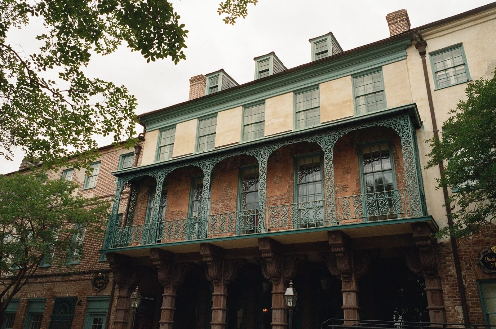 Historic Charleston home inspires couples to begin planning their Charleston wedding license and wedding weekend.
