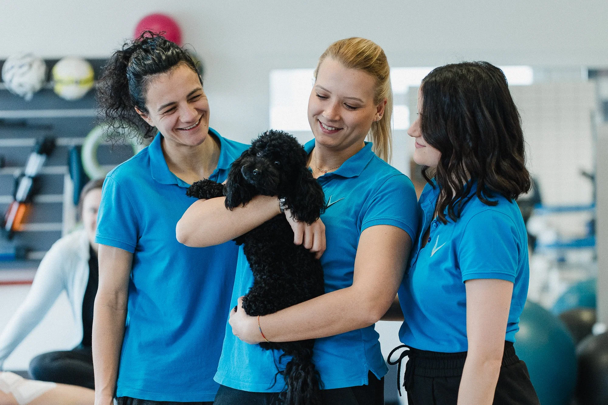 Pepe, il piccolo poodle che porta serenità al Centro Vertex