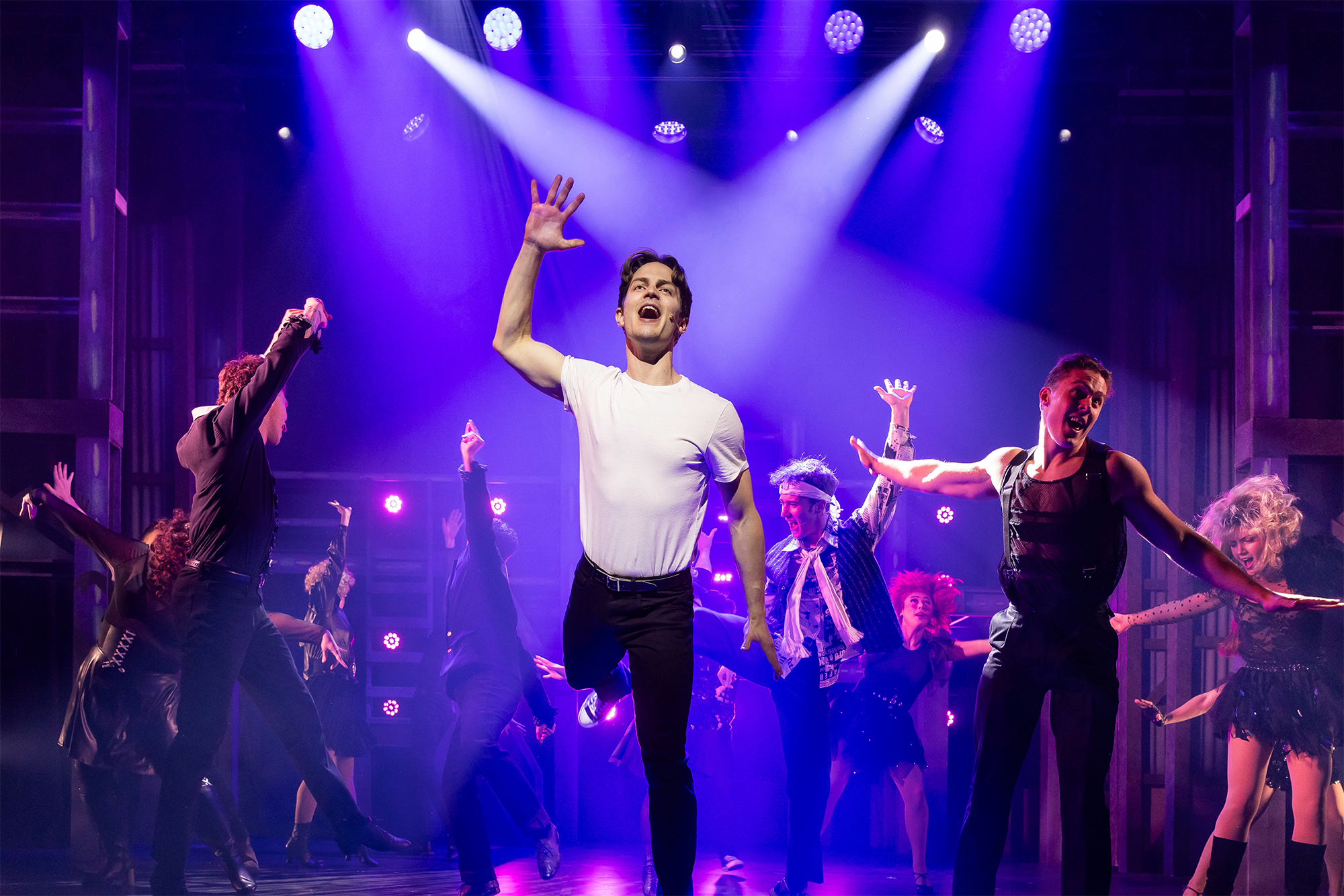 FOOTLOOSE-3.png