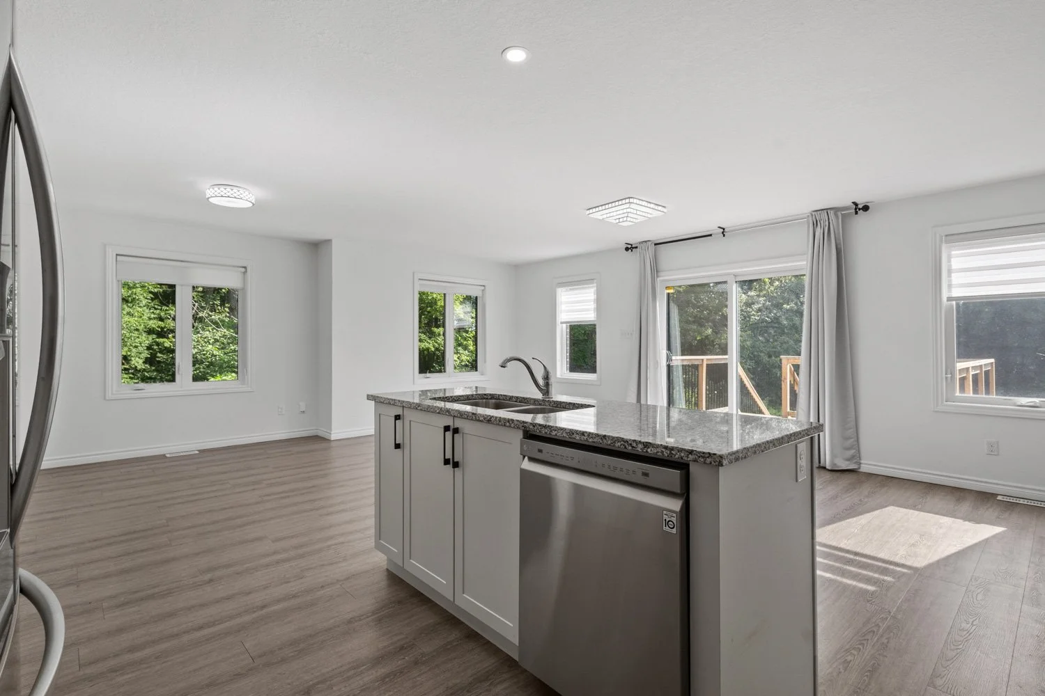 91 Woodedge circle_017.jpg