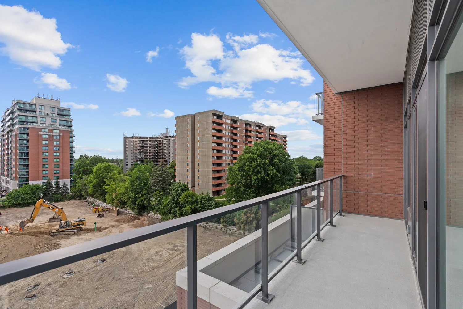 4010 Eglinton_031.jpg