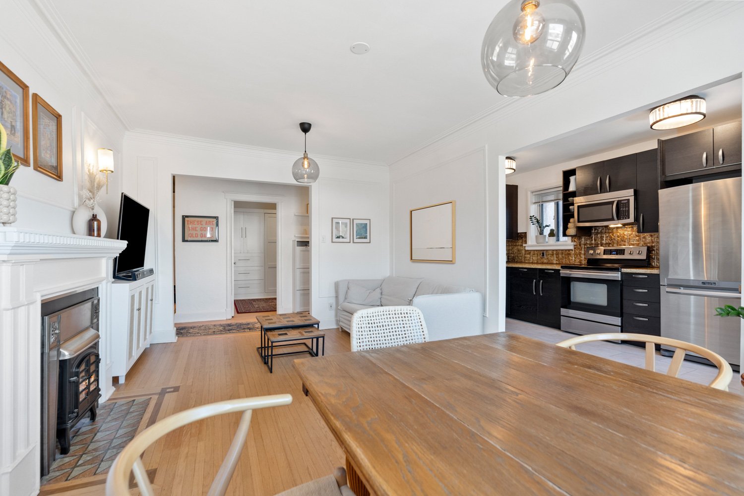 1646 Bathurst_010.jpg