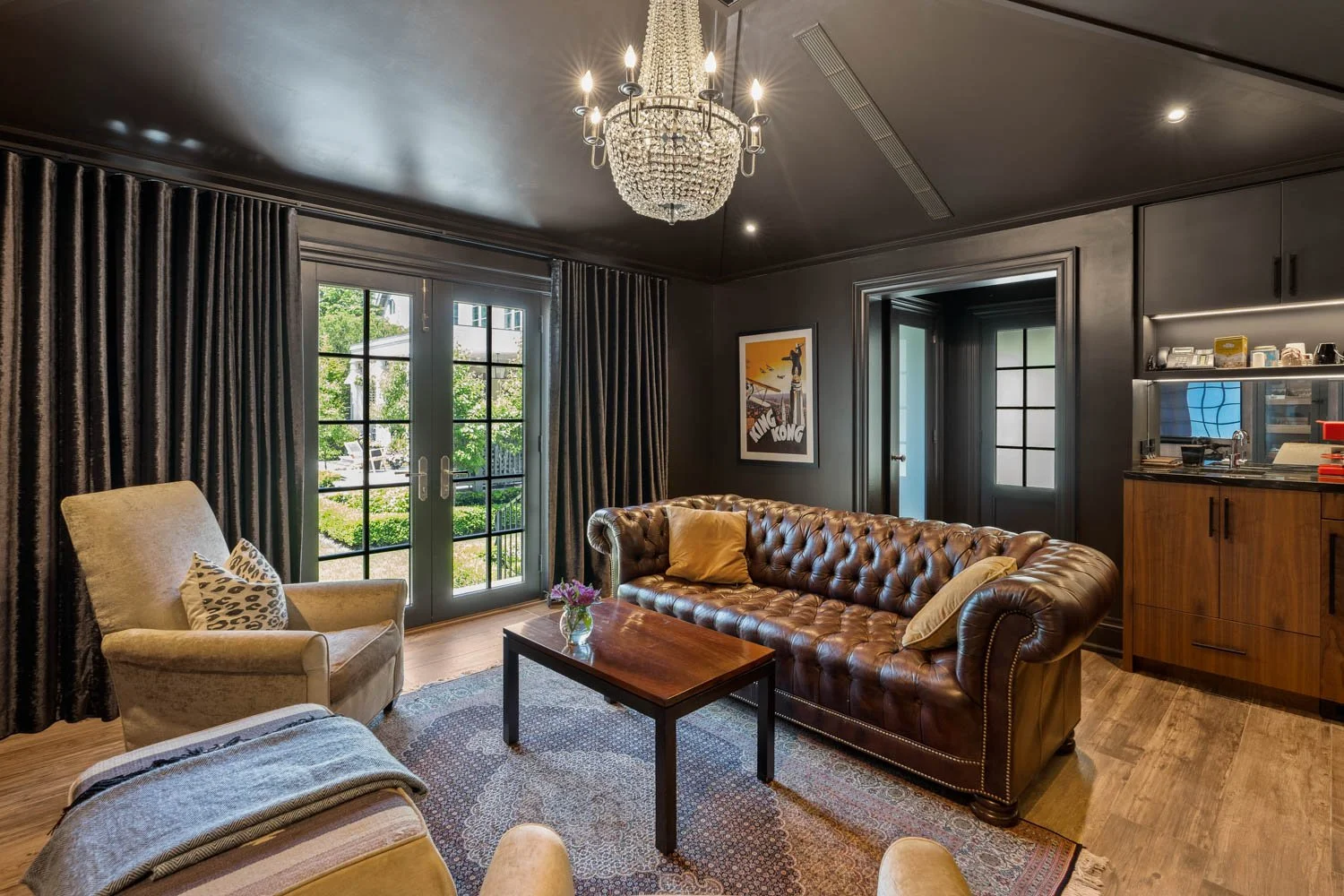 177 Teddington Cabana_004.jpg