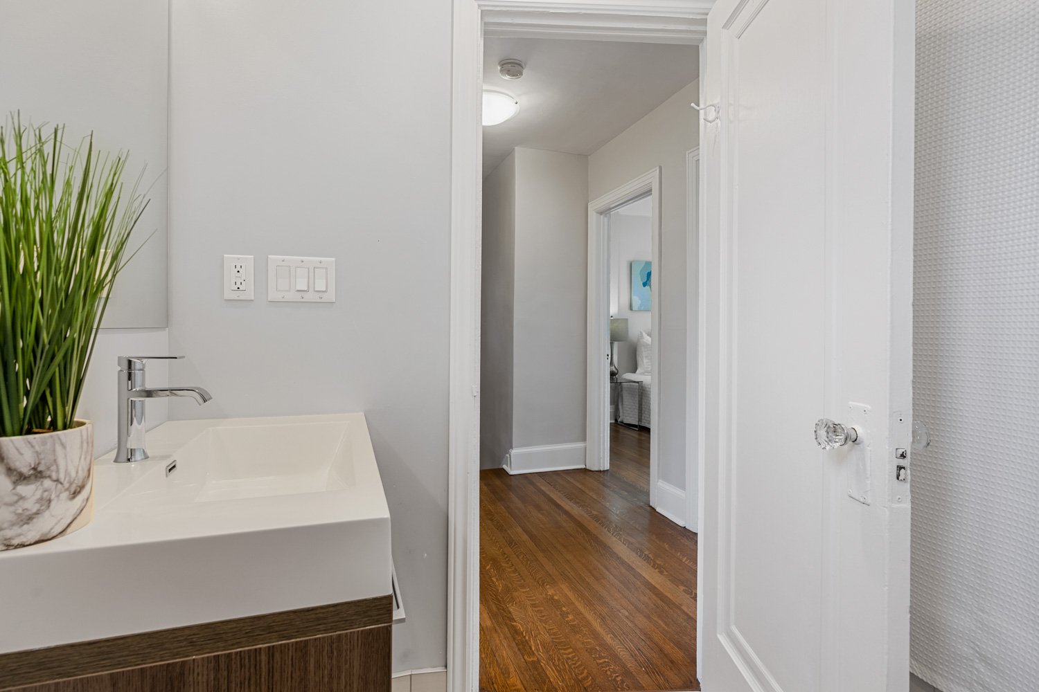 278 Montrose_035.jpg