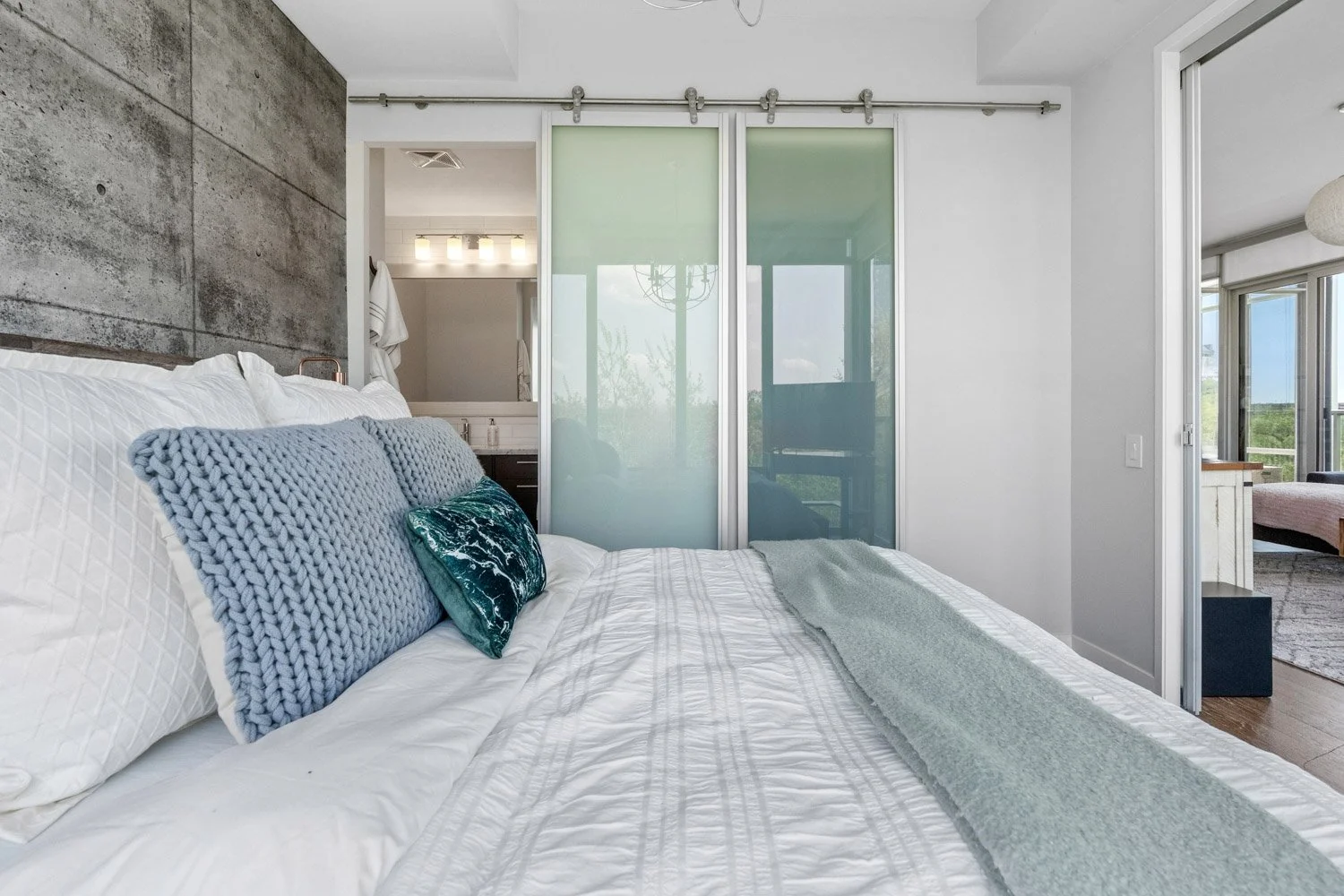 88 Parklawn_024.jpg