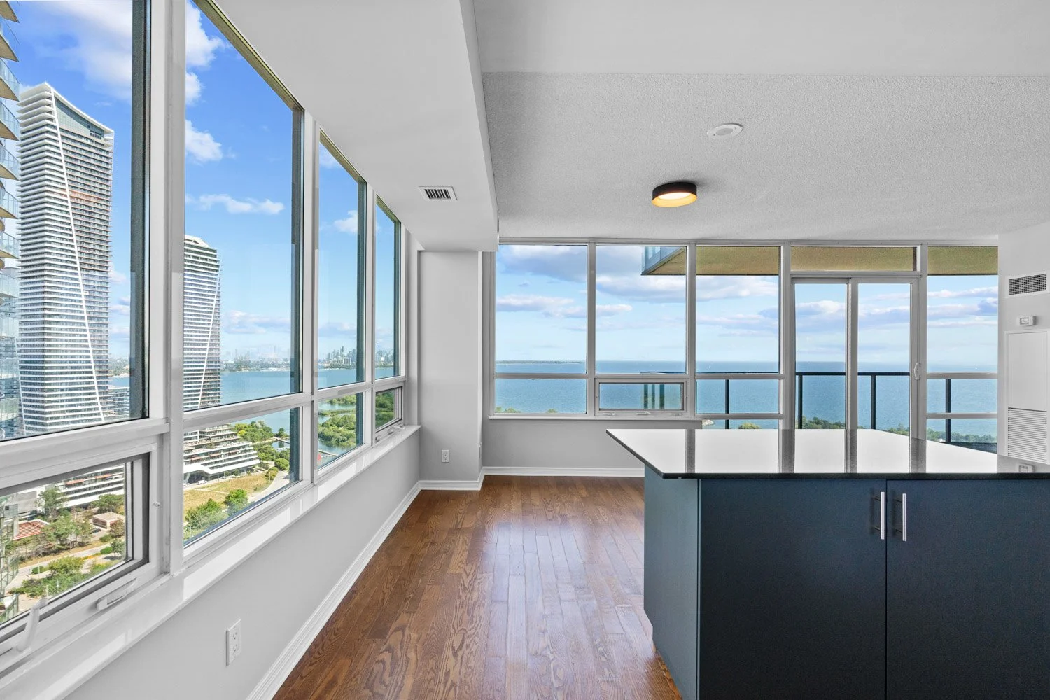 2240 Lakeshore #3006_015.jpg