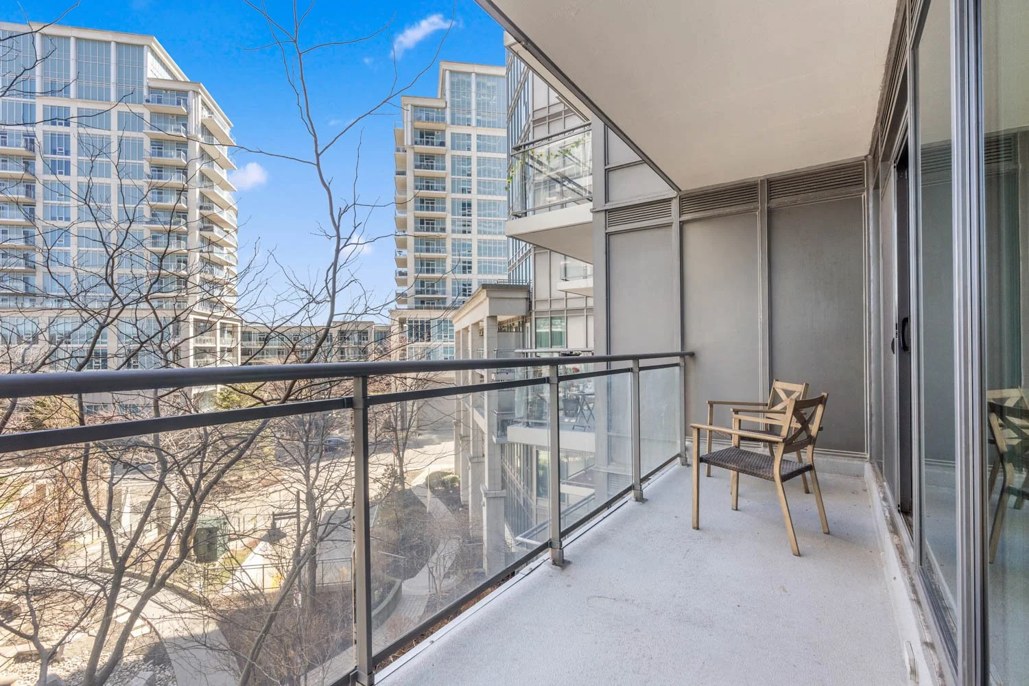 2121 Lakeshore_030.jpg