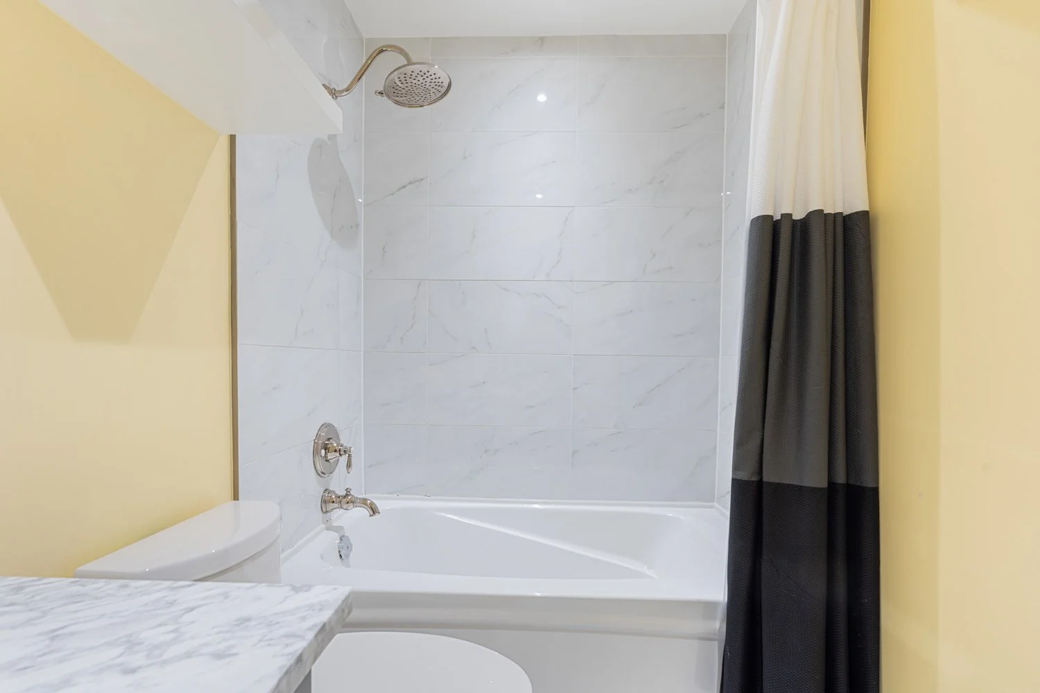 2121 Lakeshore_024.jpg