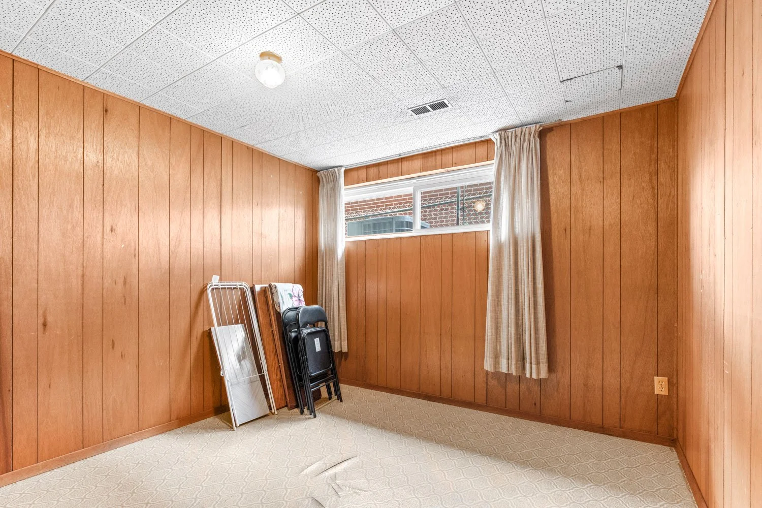 583 Queens Dr_023.jpg