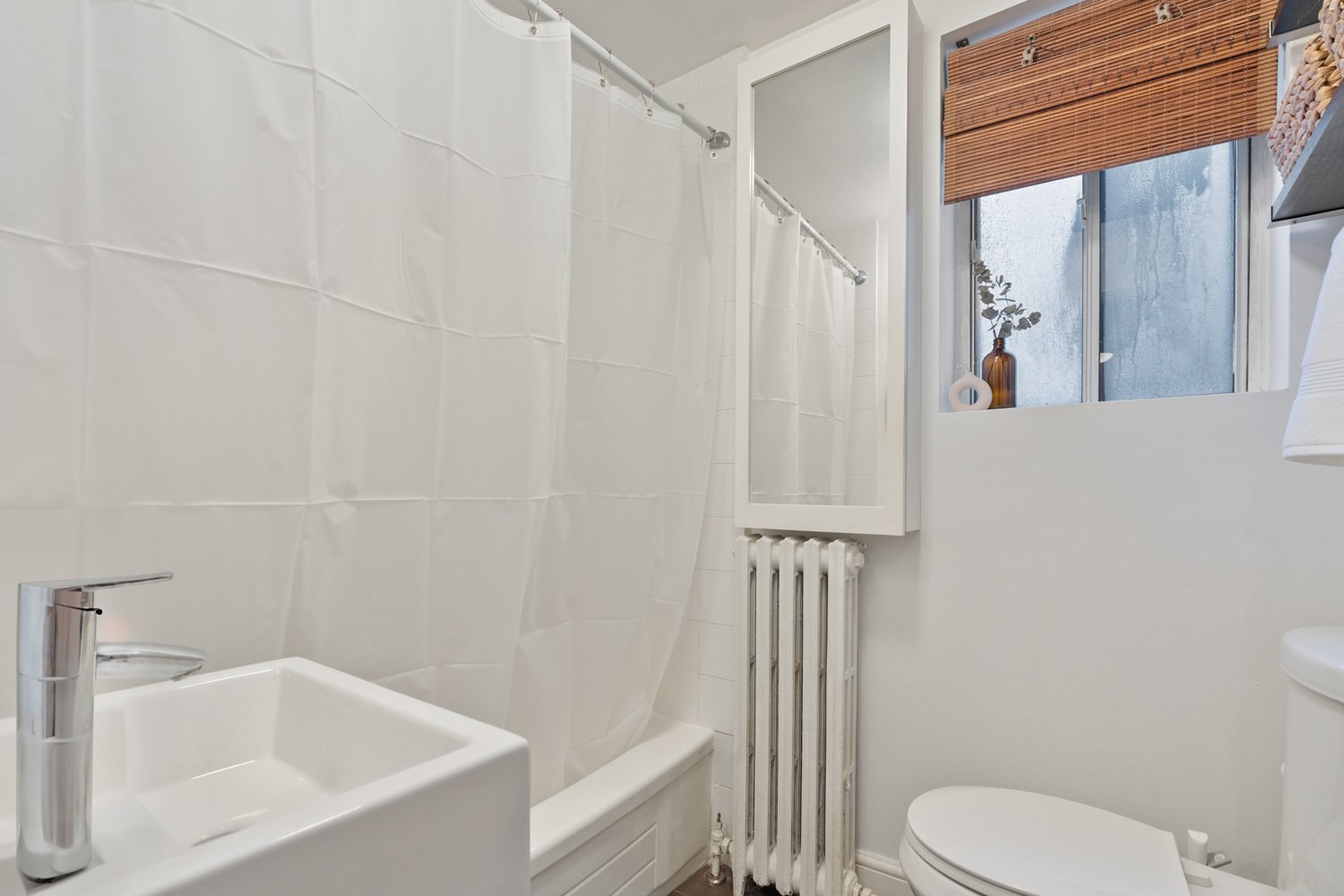 1646 Bathurst_017.jpg